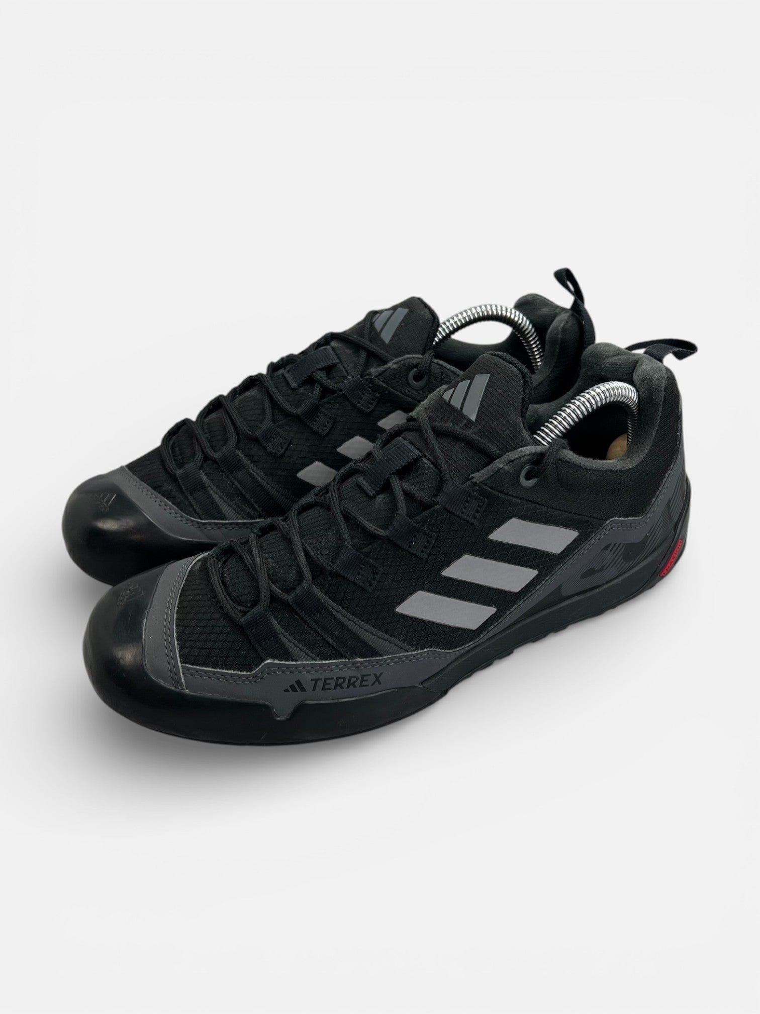 adidas Terrex Swift Solo 2.0 Core Black - buty sportowe, widok z boku