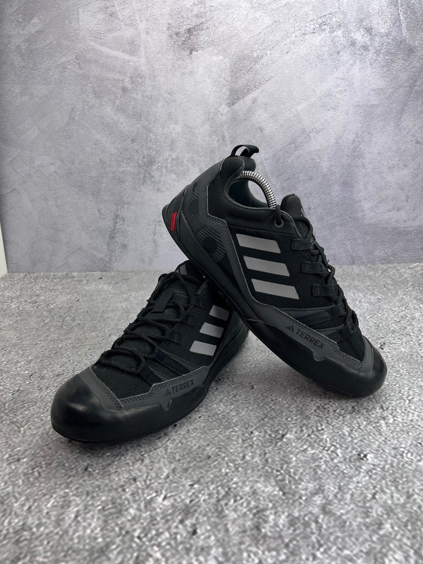 adidas Terrex Swift Solo 2.0 Core Black - buty sportowe, widok z góry na zewnętrzną stronę butów