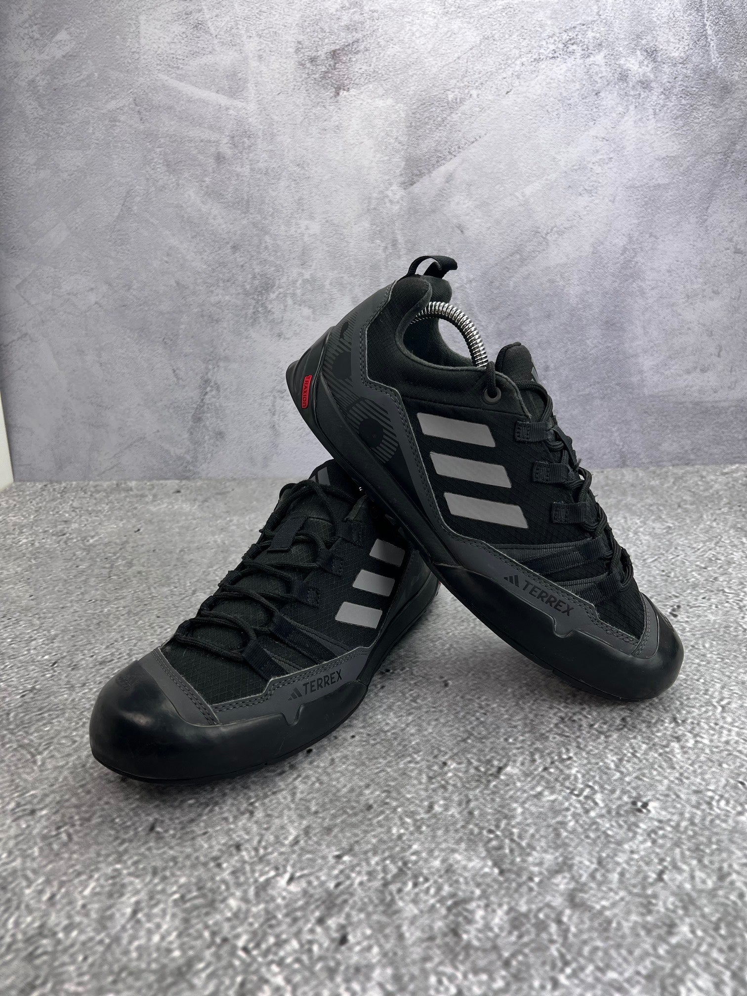 adidas Terrex Swift Solo 2.0 Core Black - buty sportowe, widok z góry na zewnętrzną stronę butów
