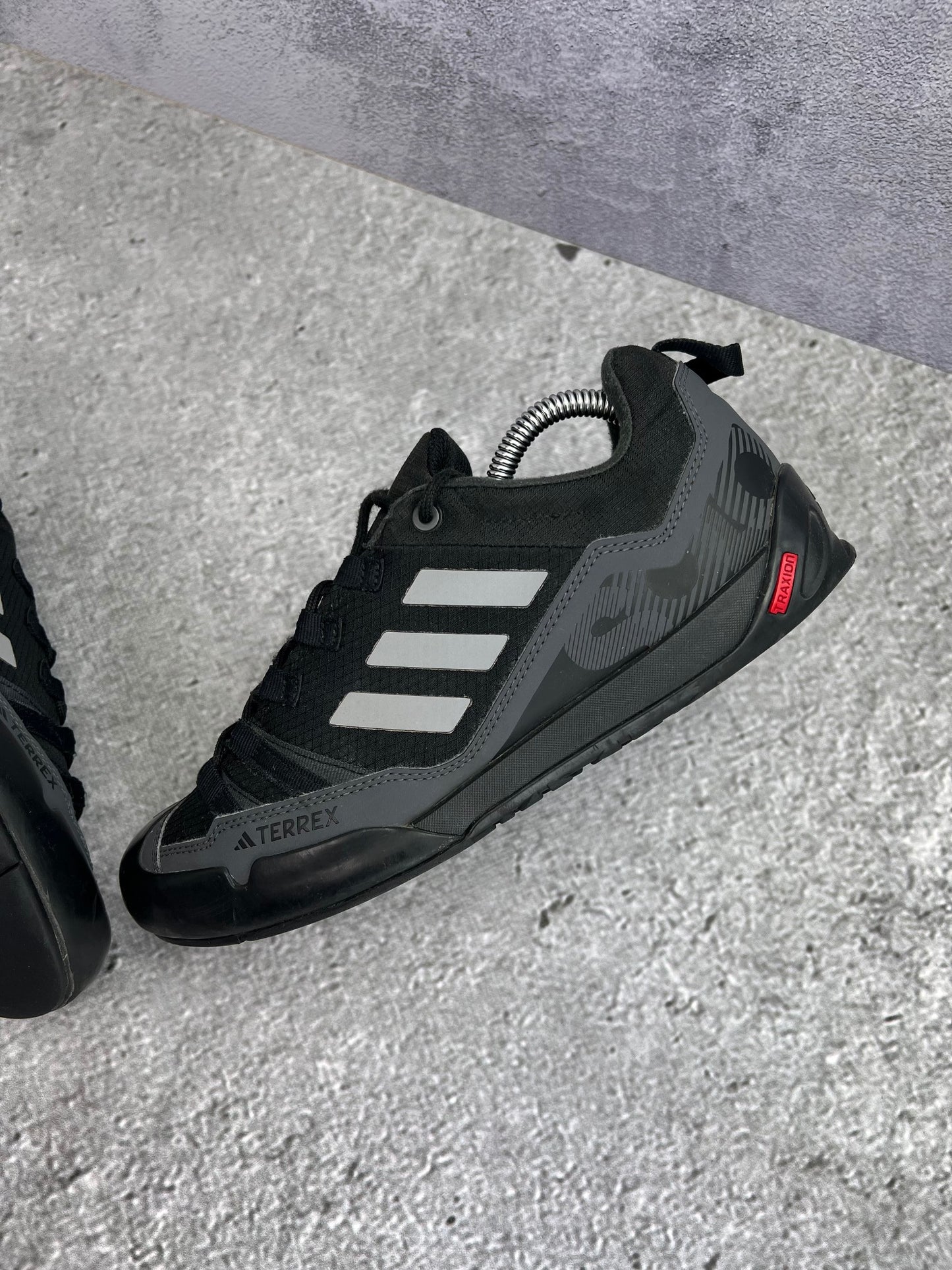 adidas Terrex Swift Solo 2.0 Core Black - buty sportowe, zewnętrzny panel lewego buta