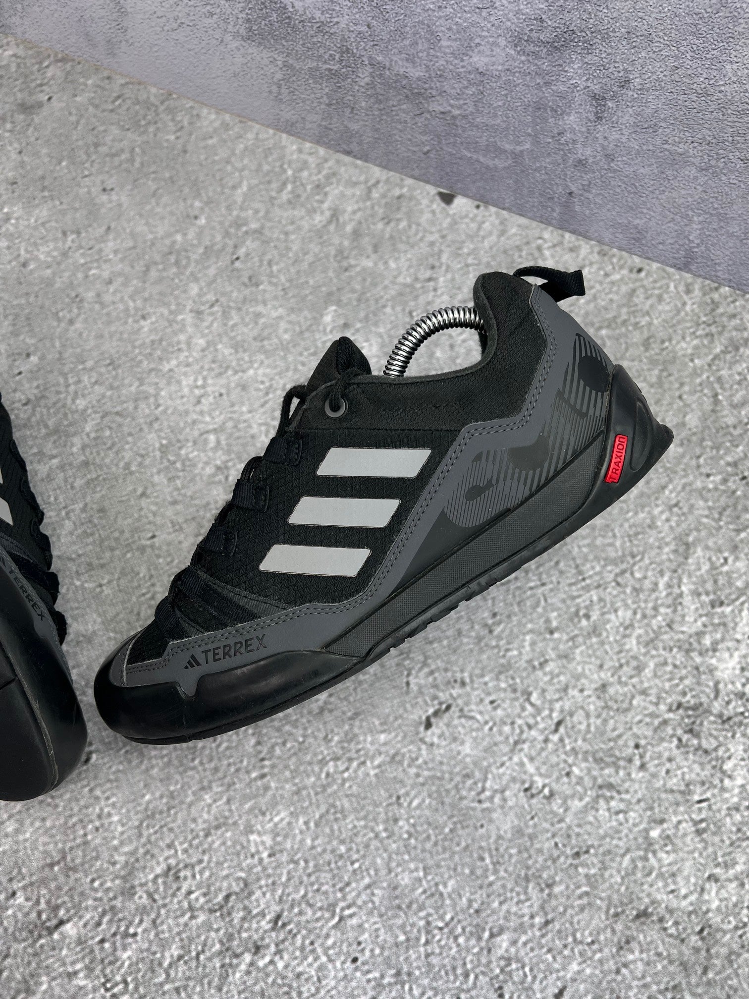 adidas Terrex Swift Solo 2.0 Core Black - buty sportowe, zewnętrzny panel lewego buta