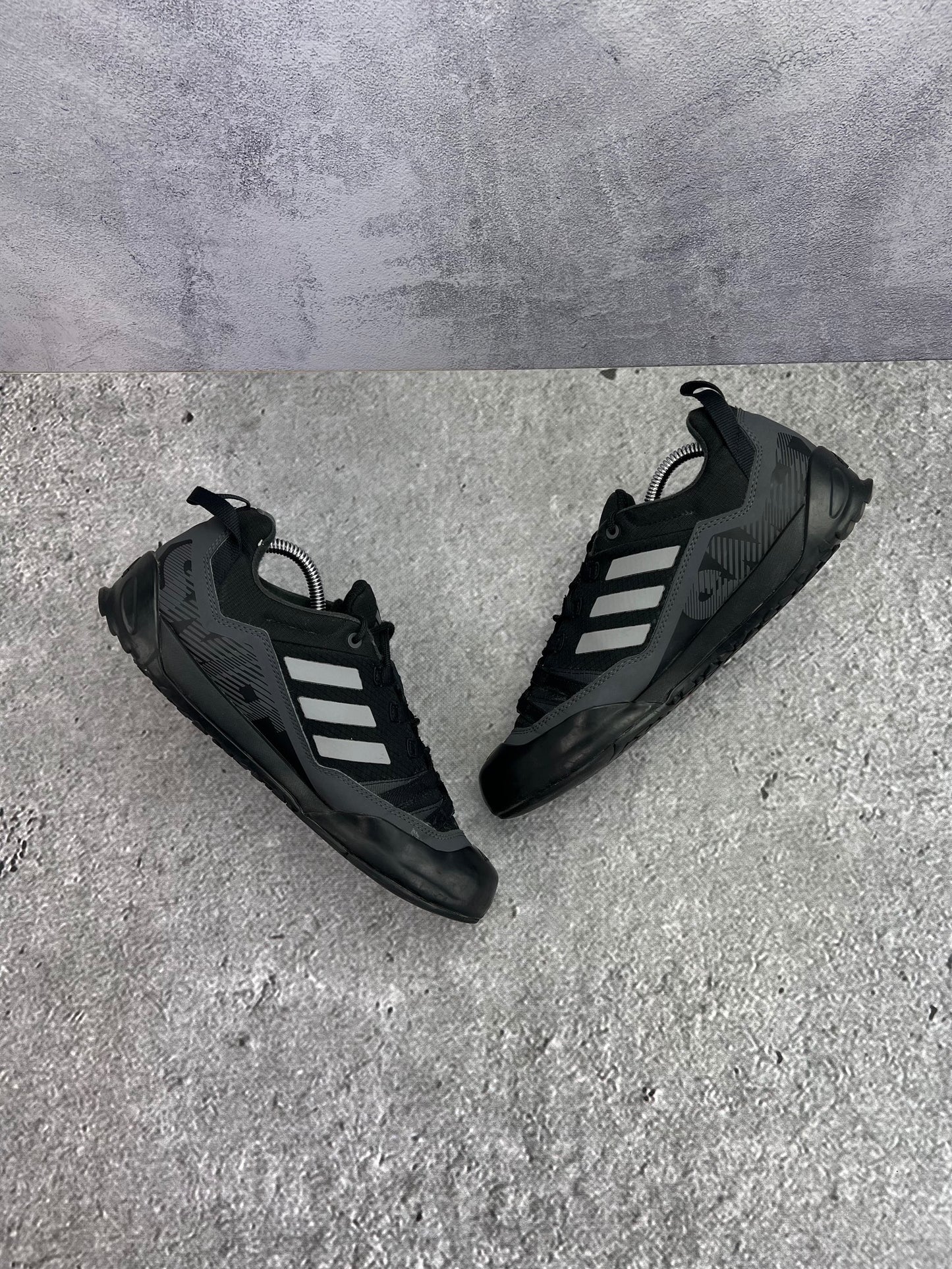 adidas Terrex Swift Solo 2.0 Core Black - buty sportowe, widok z góry na wewnętrzną stronę butów