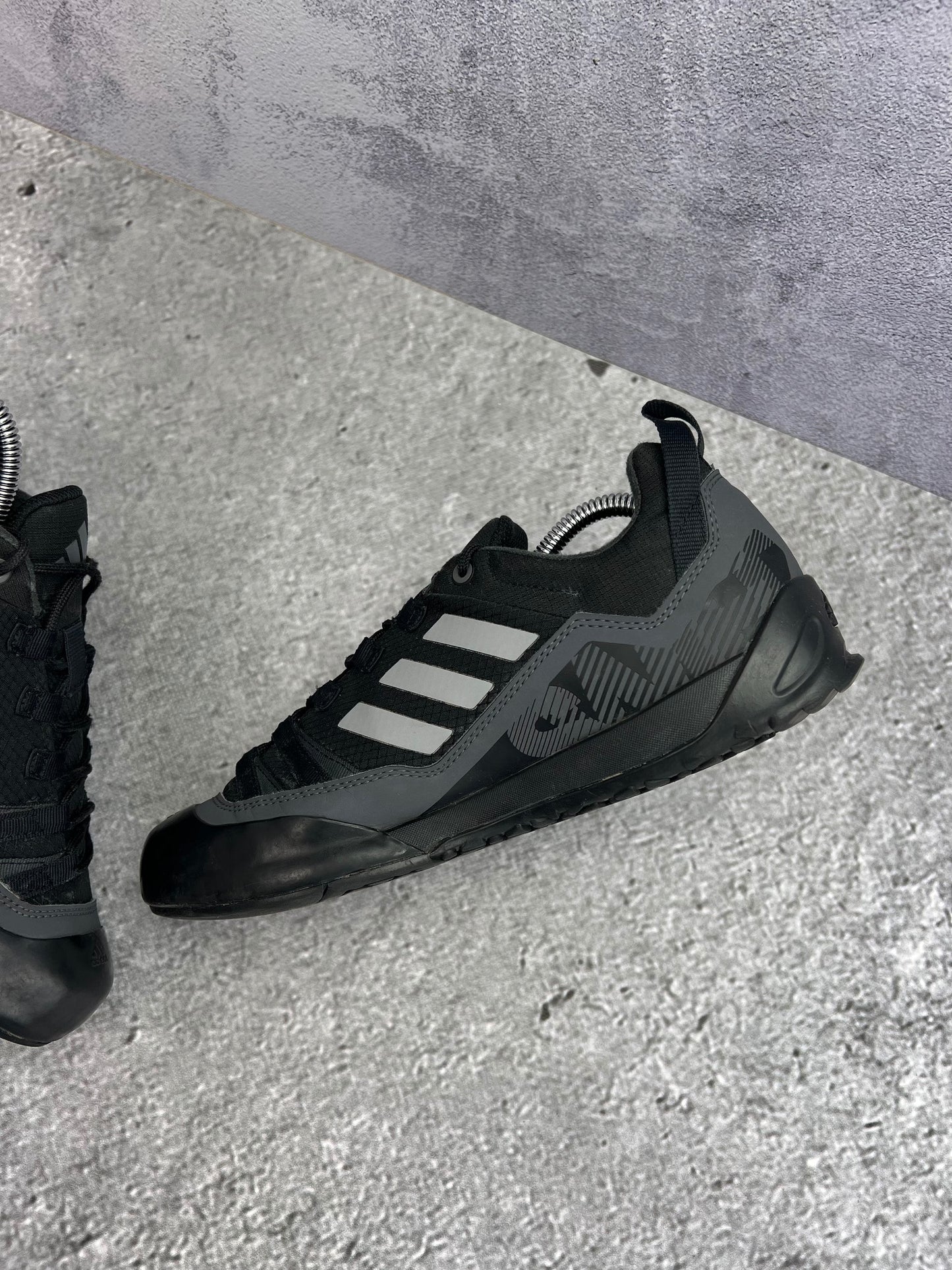 adidas Terrex Swift Solo 2.0 Core Black - buty sportowe, wewnętrzny panel prawego buta