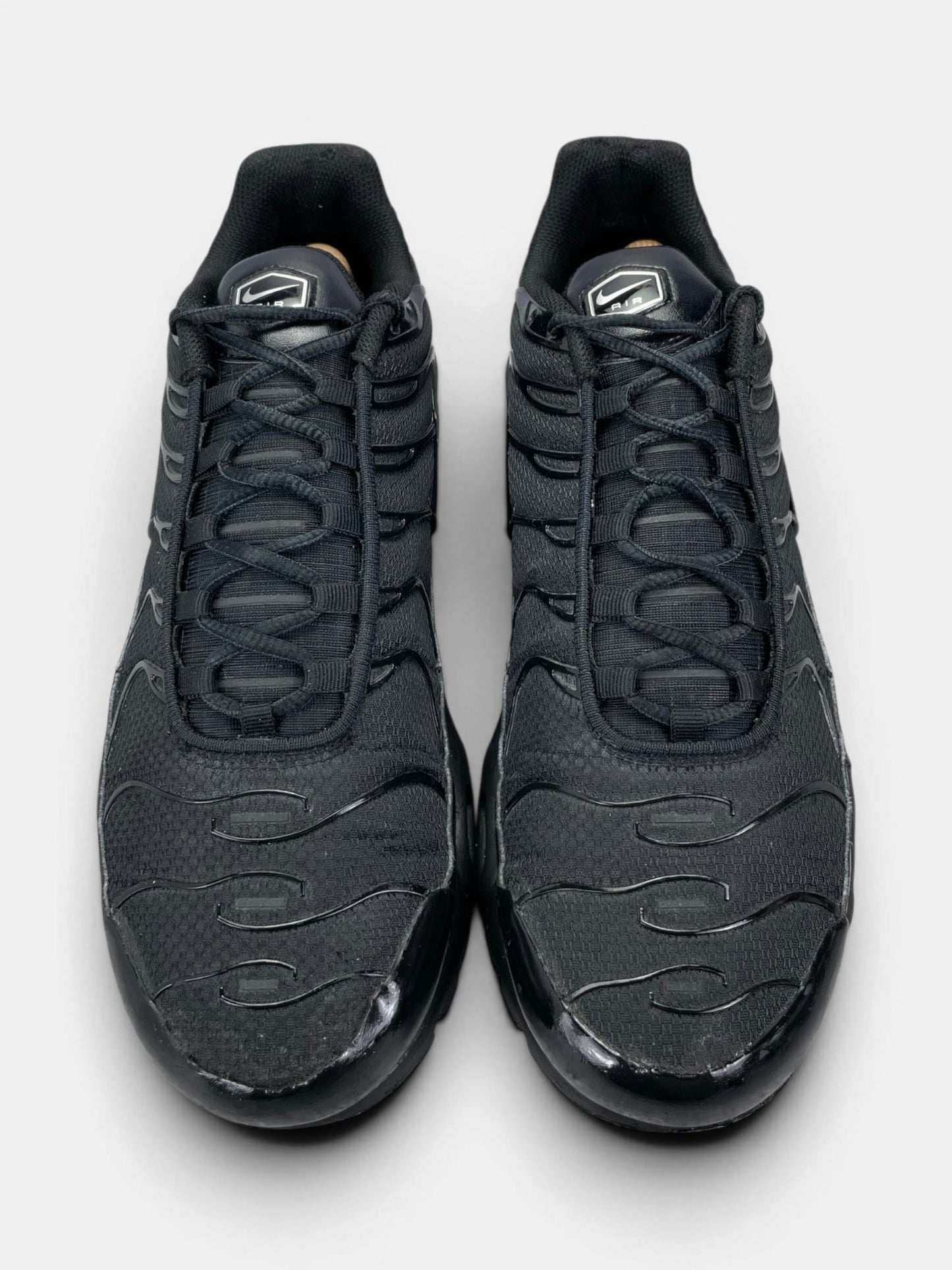 Nike Air Max Plus Triple Black — buty sportowe męskie w bardzo dobrym stanie rozmiar 45, widok z góry