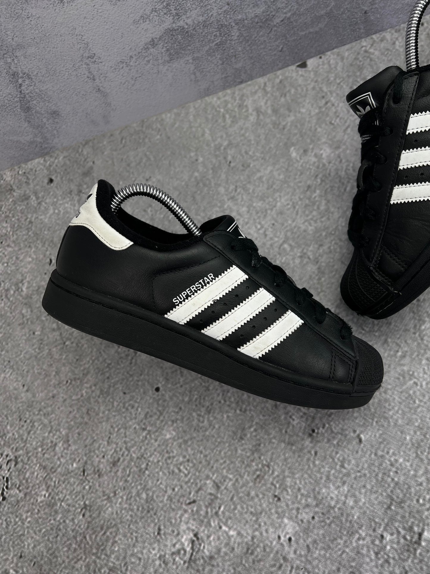 adidas Superstar II JH9977 - buty sportowe, zewnętrzny panel prawego buta
