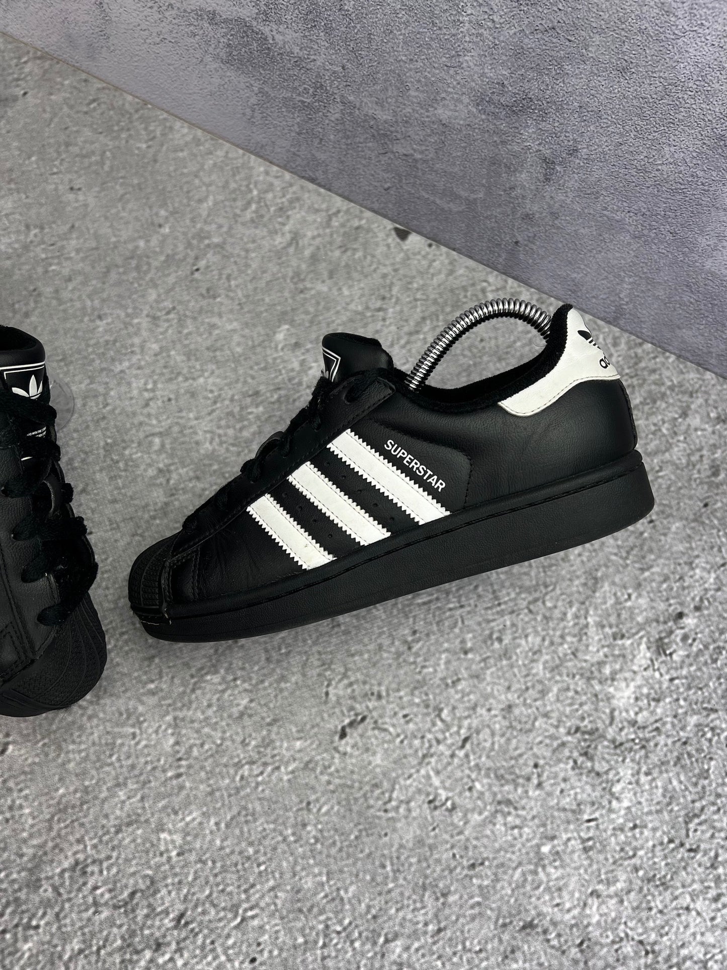 adidas Superstar II JH9977 - buty sportowe, zewnętrzny panel lewego buta