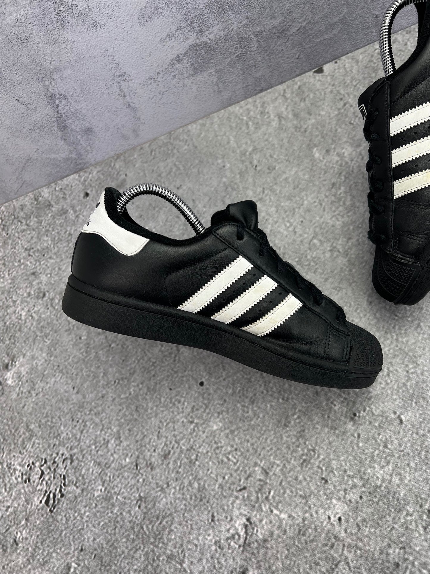 adidas Superstar II JH9977 - buty sportowe, wewnętrzny panel lewego buta