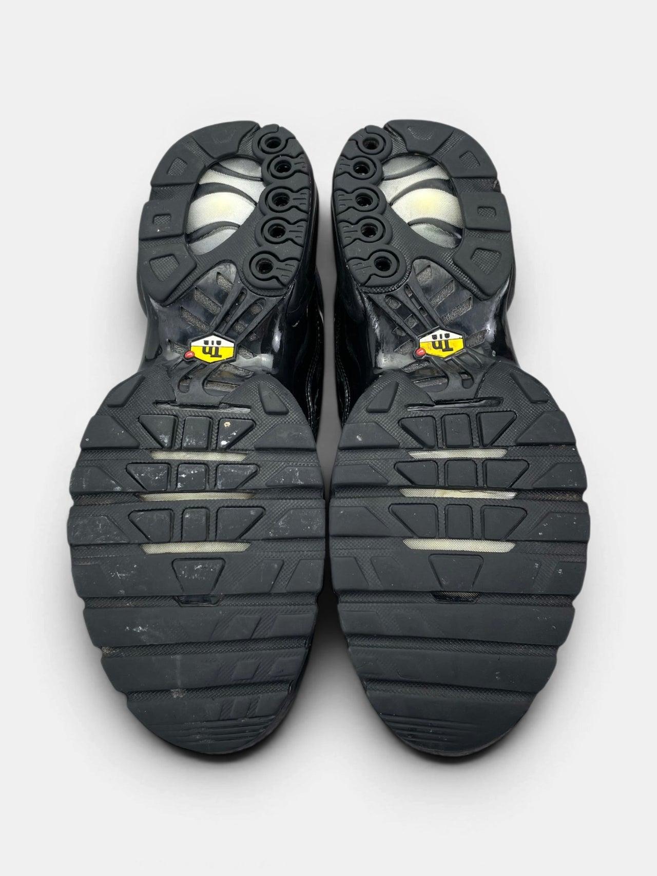 Nike Air Max Plus Triple Black — buty sportowe męskie w bardzo dobrym stanie rozmiar 45, podeszwa