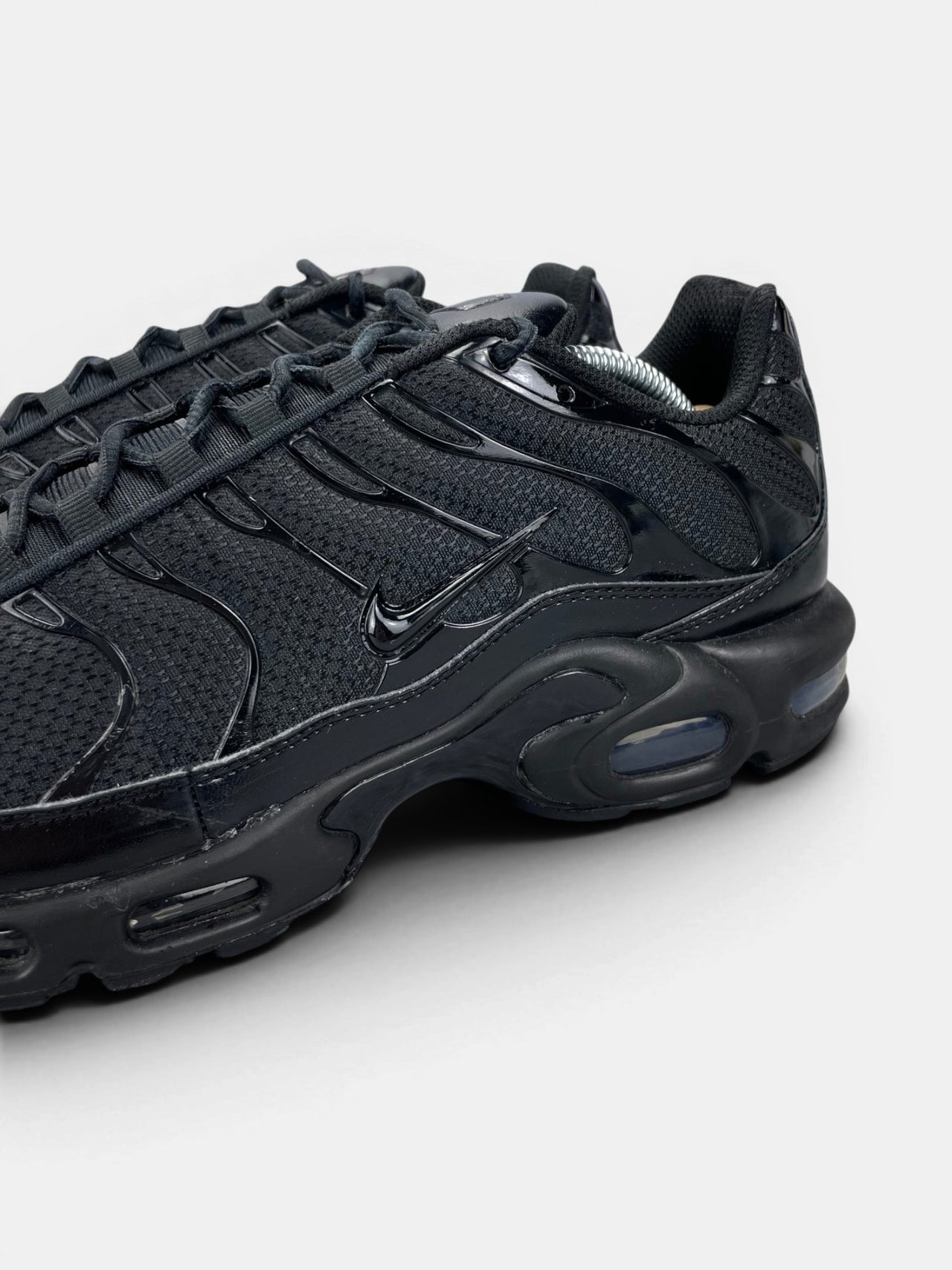 Nike Air Max Plus Triple Black — buty sportowe męskie w bardzo dobrym stanie rozmiar 45, opcjonalne zdjęcie 1