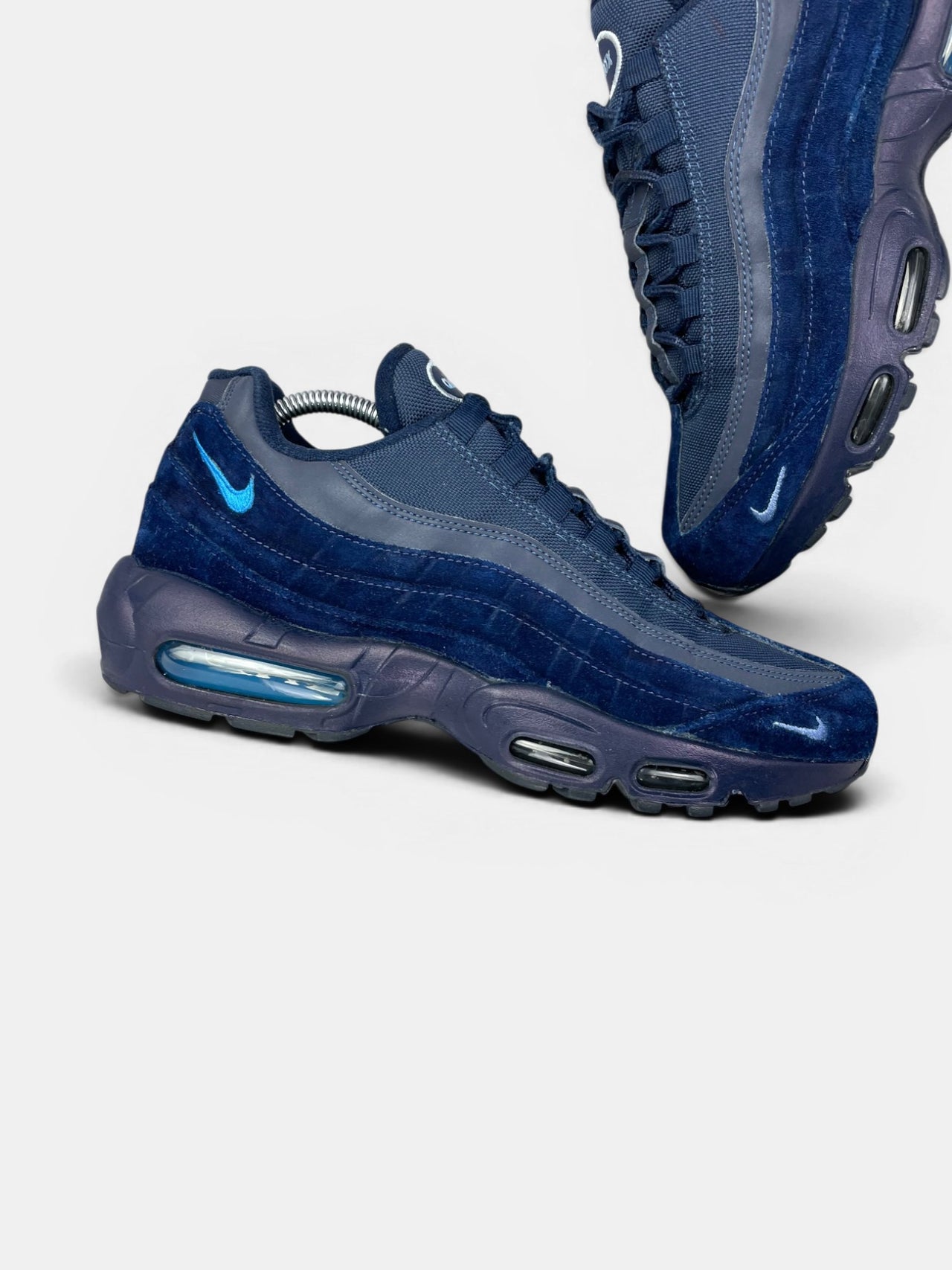Nike Air Max 95 Obsidian — buty sportowe męskie w bardzo dobrym stanie rozmiar 42.5, zewnętrzny panel lewego buta