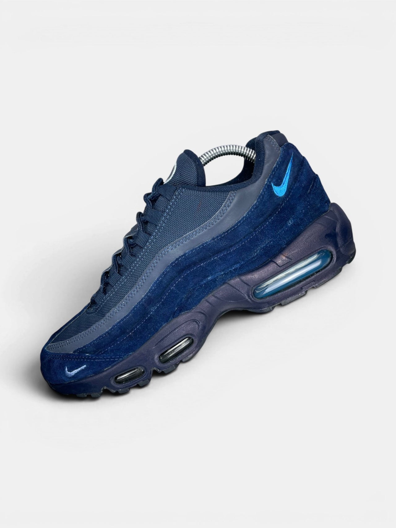 Nike Air Max 95 Obsidian — buty sportowe męskie w bardzo dobrym stanie rozmiar 42.5, widok z góry na wewnętrzną stronę butów
