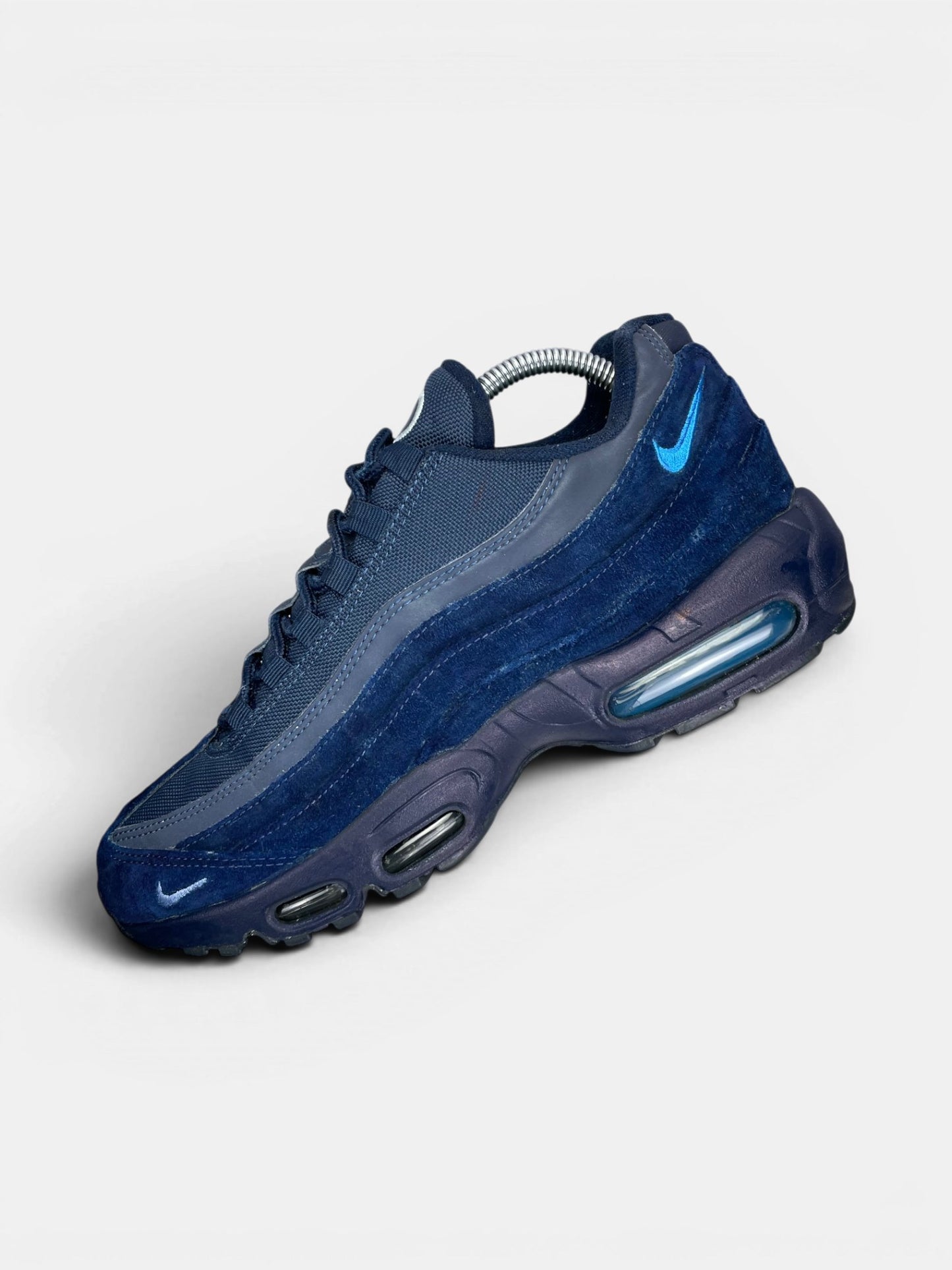 Nike Air Max 95 Obsidian — buty sportowe męskie w bardzo dobrym stanie rozmiar 42.5, widok z góry na wewnętrzną stronę butów