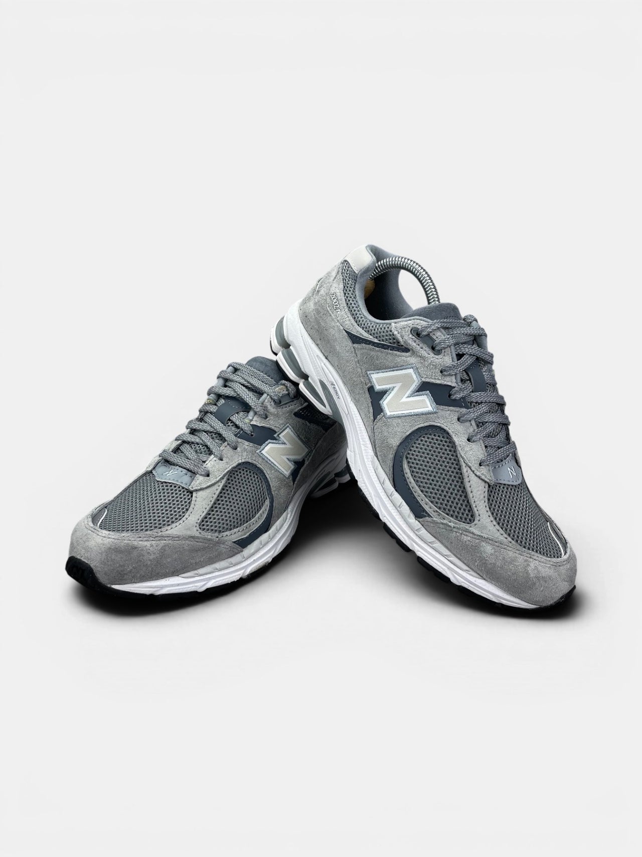 New Balance 2002R — buty sportowe damskie w bardzo dobrym stanie rozmiar 40.5, boczny profil