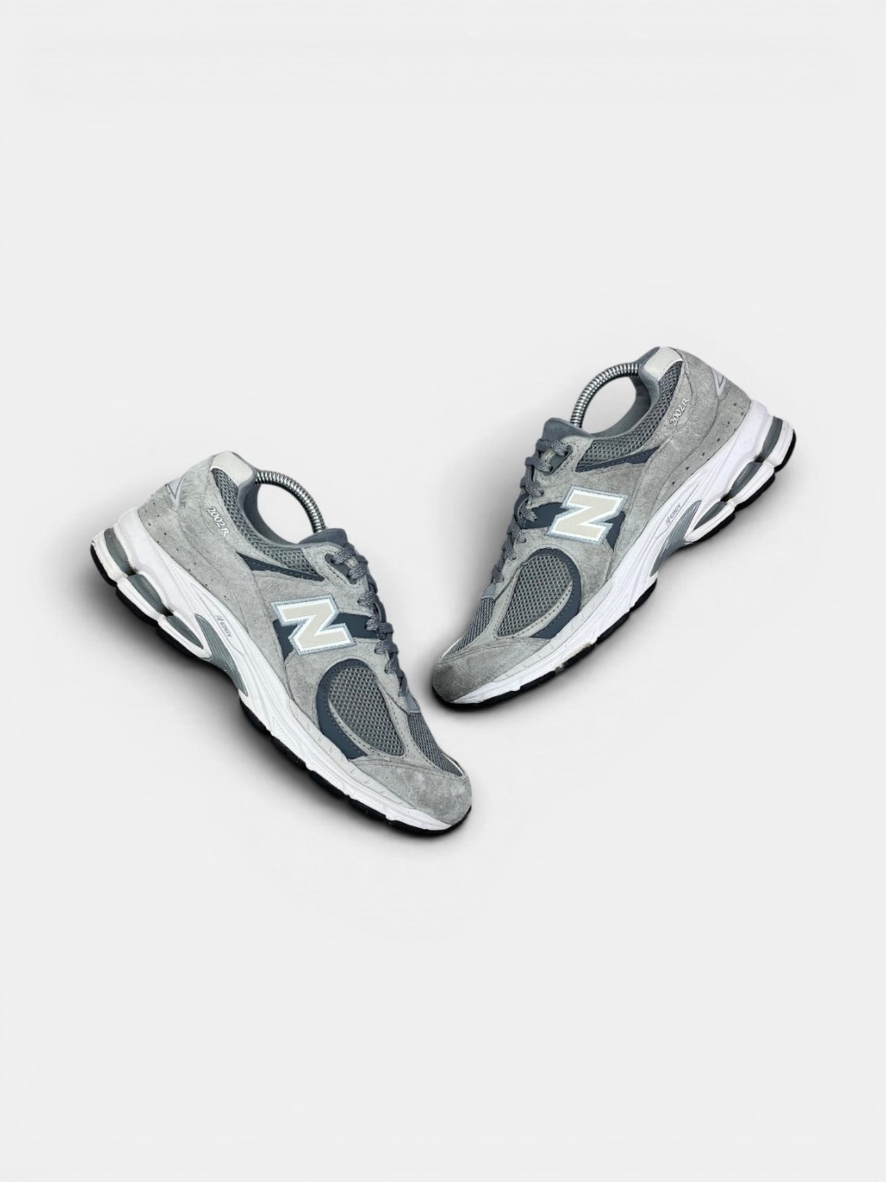 New Balance 2002R — buty sportowe damskie w bardzo dobrym stanie rozmiar 40.5, widok z góry na zewnętrzną stronę butów