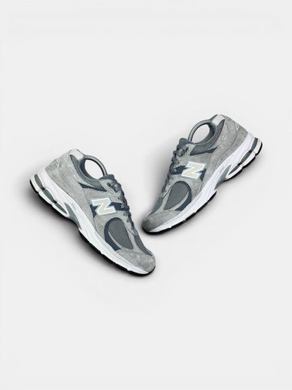New Balance 2002R — buty sportowe damskie w bardzo dobrym stanie rozmiar 40.5, widok z góry na zewnętrzną stronę butów