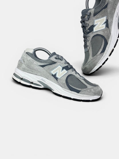New Balance 2002R — buty sportowe damskie w bardzo dobrym stanie rozmiar 40.5, zewnętrzny panel lewego buta