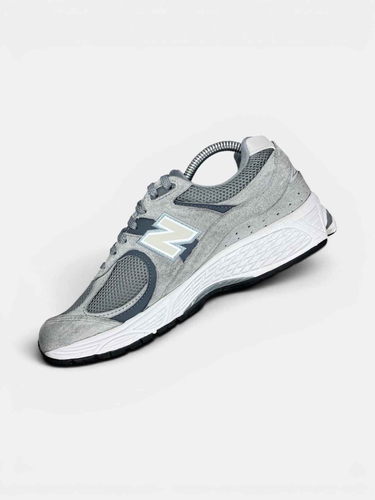 New Balance 2002R — buty sportowe damskie w bardzo dobrym stanie rozmiar 40.5, wewnętrzny panel prawego buta