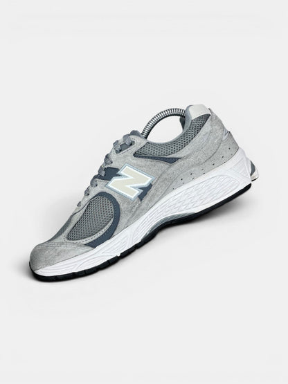 New Balance 2002R — buty sportowe damskie w bardzo dobrym stanie rozmiar 40.5, wewnętrzny panel prawego buta