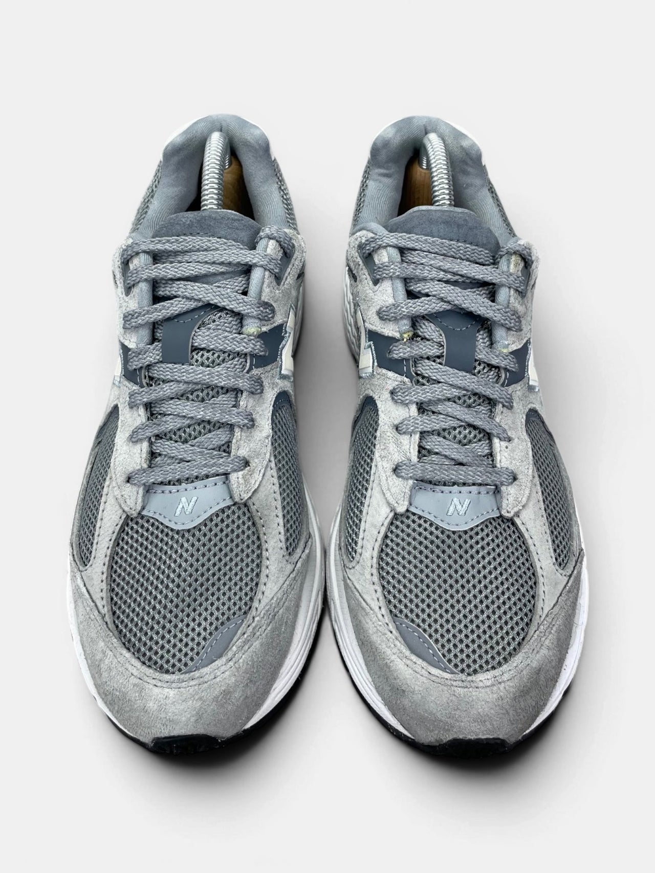 New Balance 2002R — buty sportowe damskie w bardzo dobrym stanie rozmiar 40.5, widok z góry