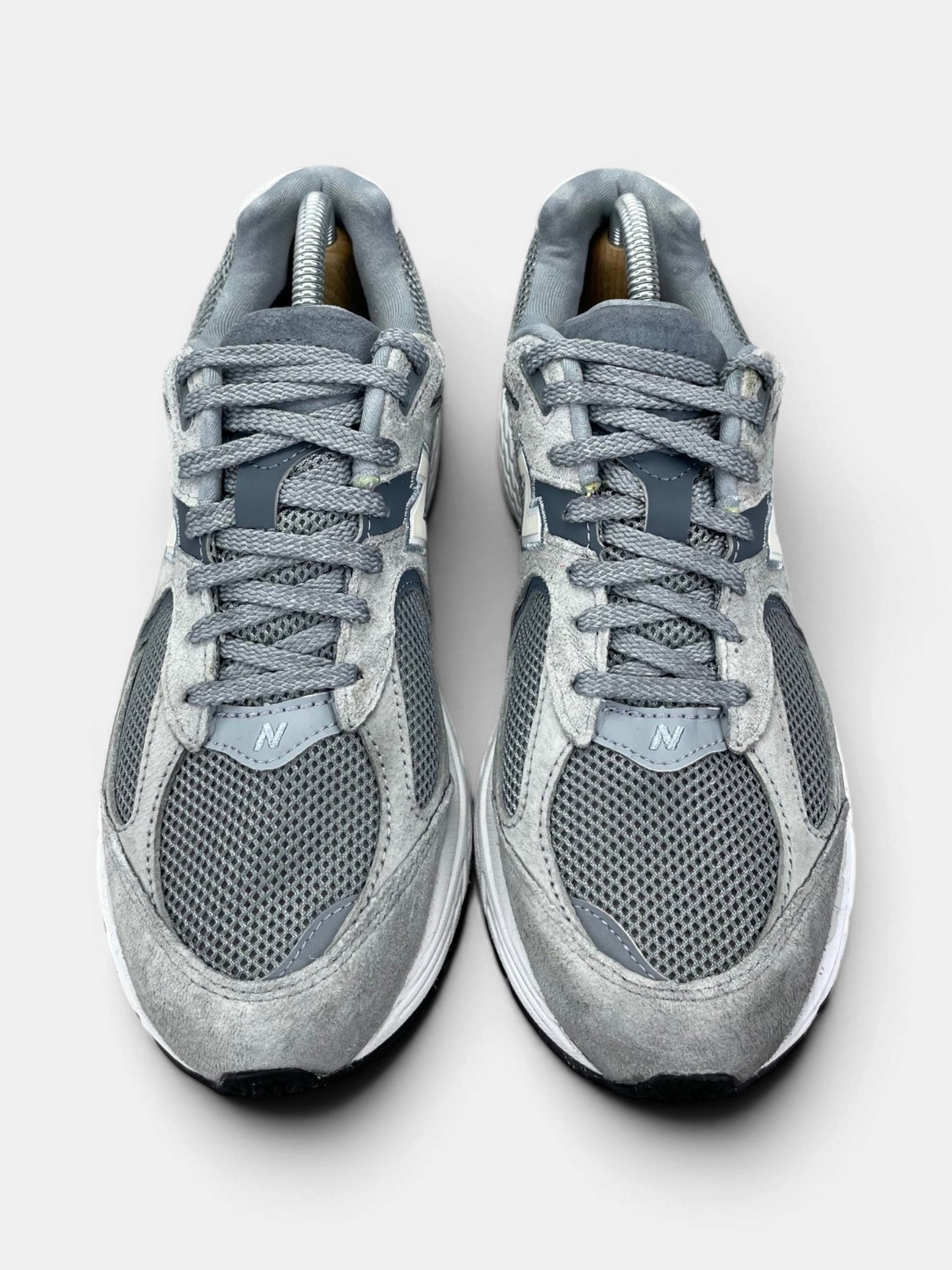 New Balance 2002R — buty sportowe damskie w bardzo dobrym stanie rozmiar 40.5, widok z góry