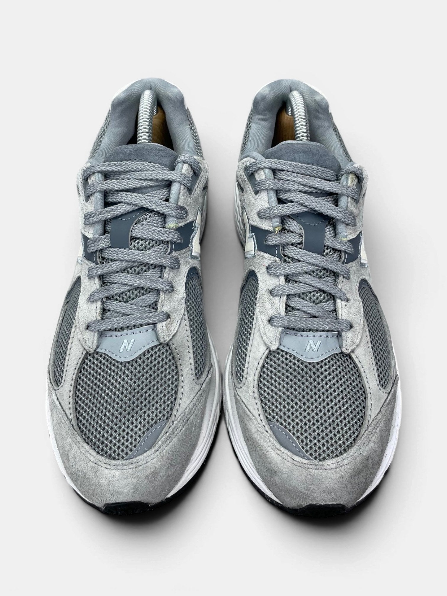New Balance 2002R — buty sportowe damskie w bardzo dobrym stanie rozmiar 40.5, widok z góry