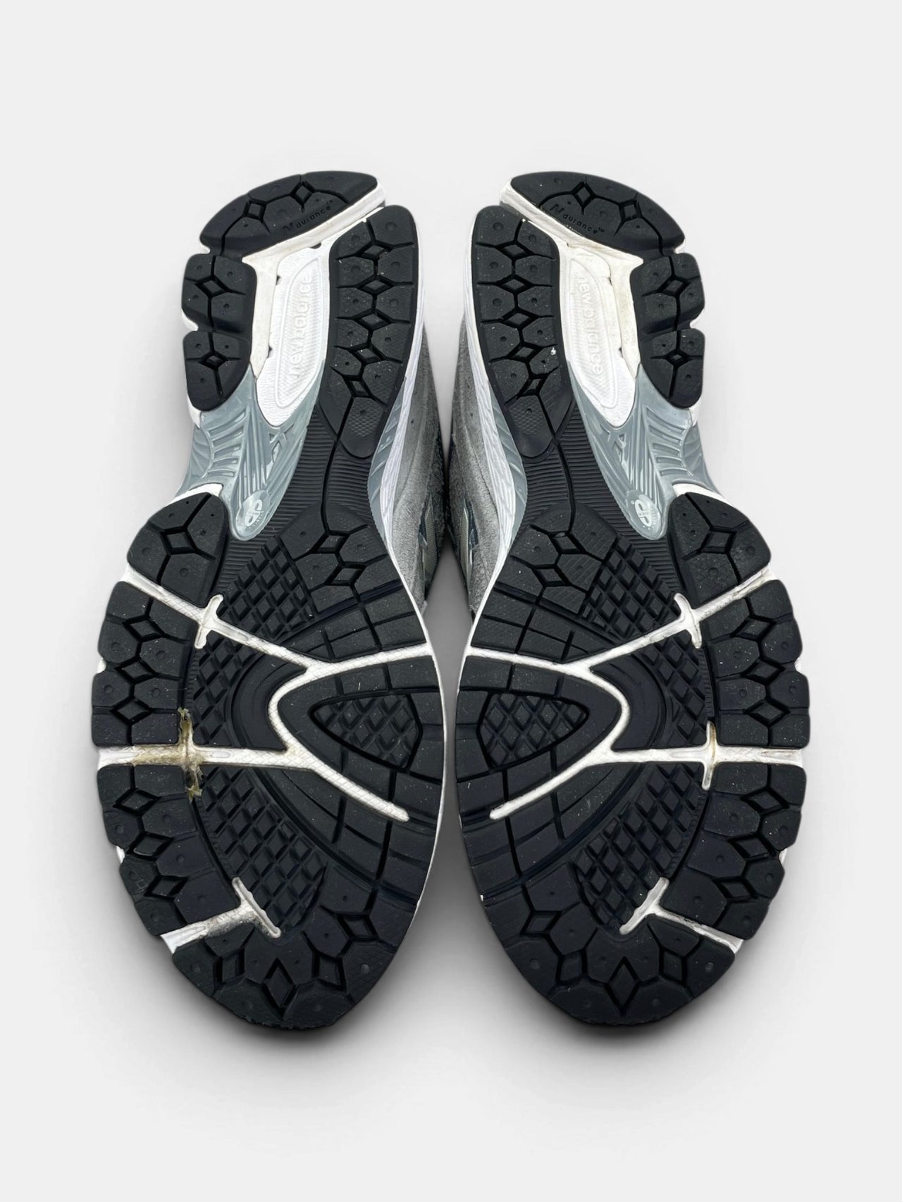New Balance 2002R — buty sportowe damskie w bardzo dobrym stanie rozmiar 40.5, podeszwa