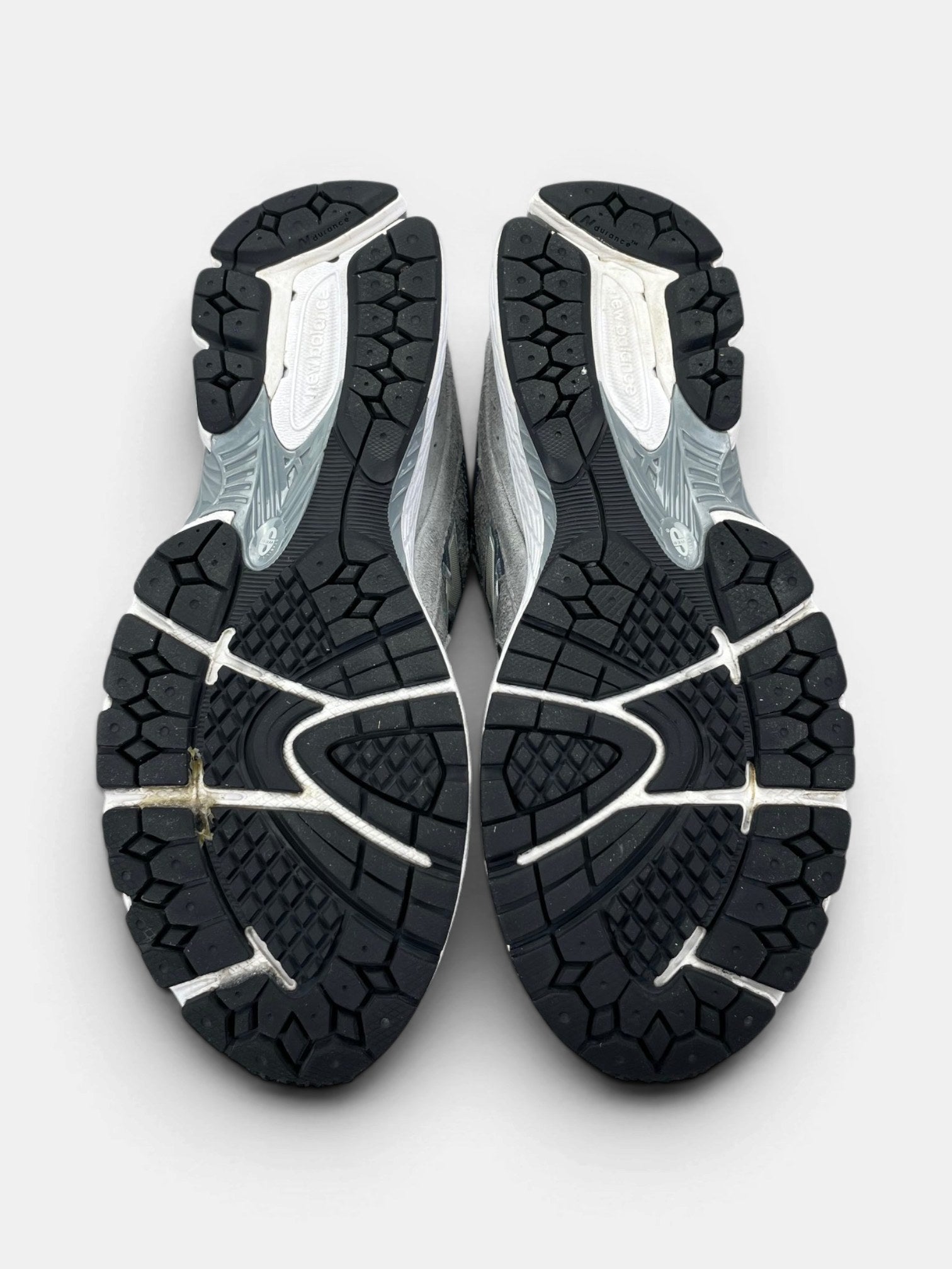 New Balance 2002R — buty sportowe damskie w bardzo dobrym stanie rozmiar 40.5, podeszwa