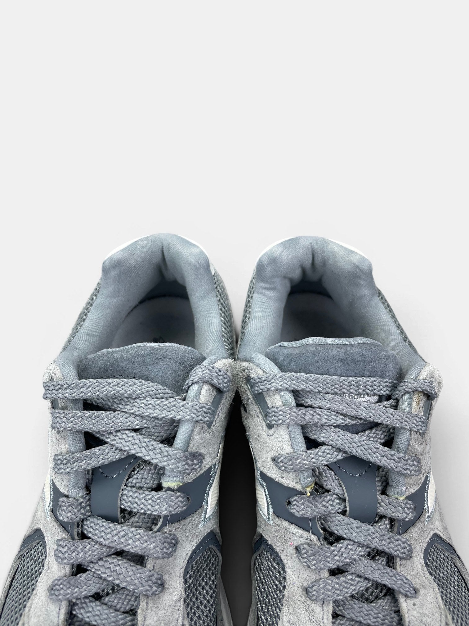 New Balance 2002R — buty sportowe damskie w bardzo dobrym stanie rozmiar 40.5, zapiętki butów