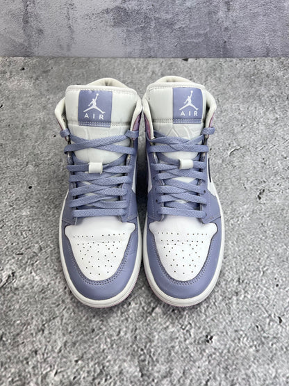Nike Air Jordan 1 Mid — buty sportowe damskie w dobrym stanie rozmiar 39, podeszwa