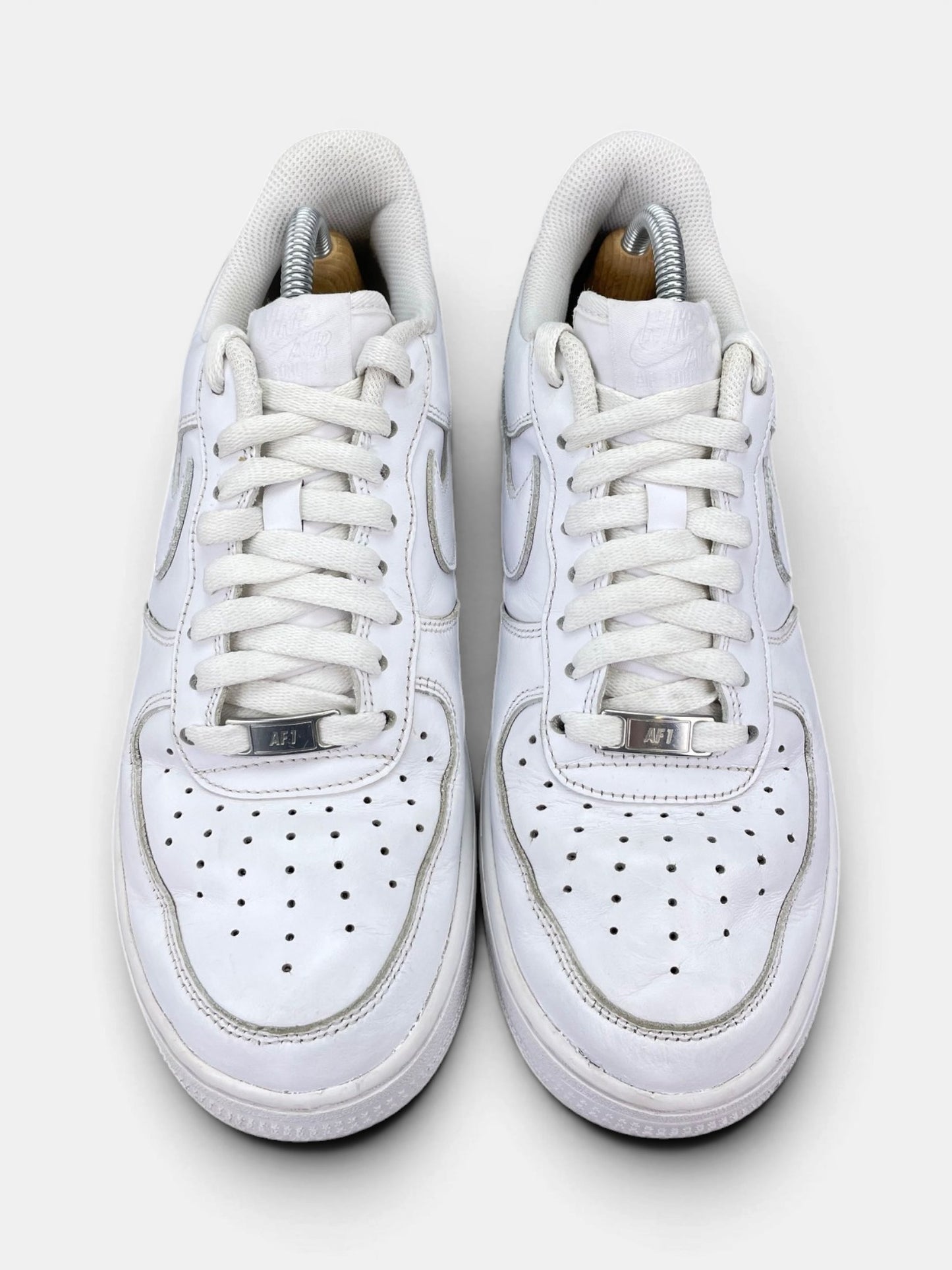Nike Air Force 1 Low Triple White — buty sportowe męskie w bardzo dobrym stanie rozmiar 41, widok z góry