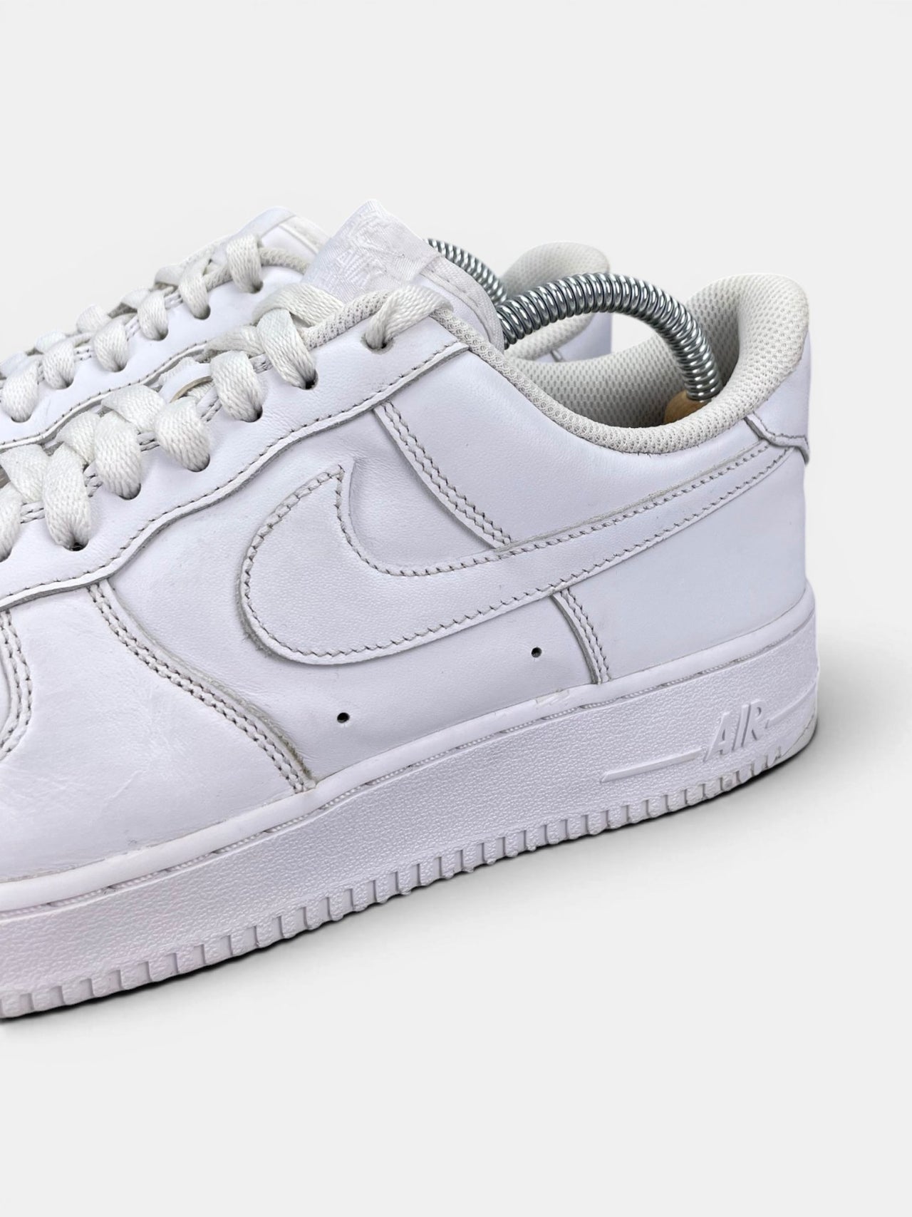 Nike Air Force 1 Low Triple White — buty sportowe męskie w bardzo dobrym stanie rozmiar 41, opcjonalne zdjęcie 1