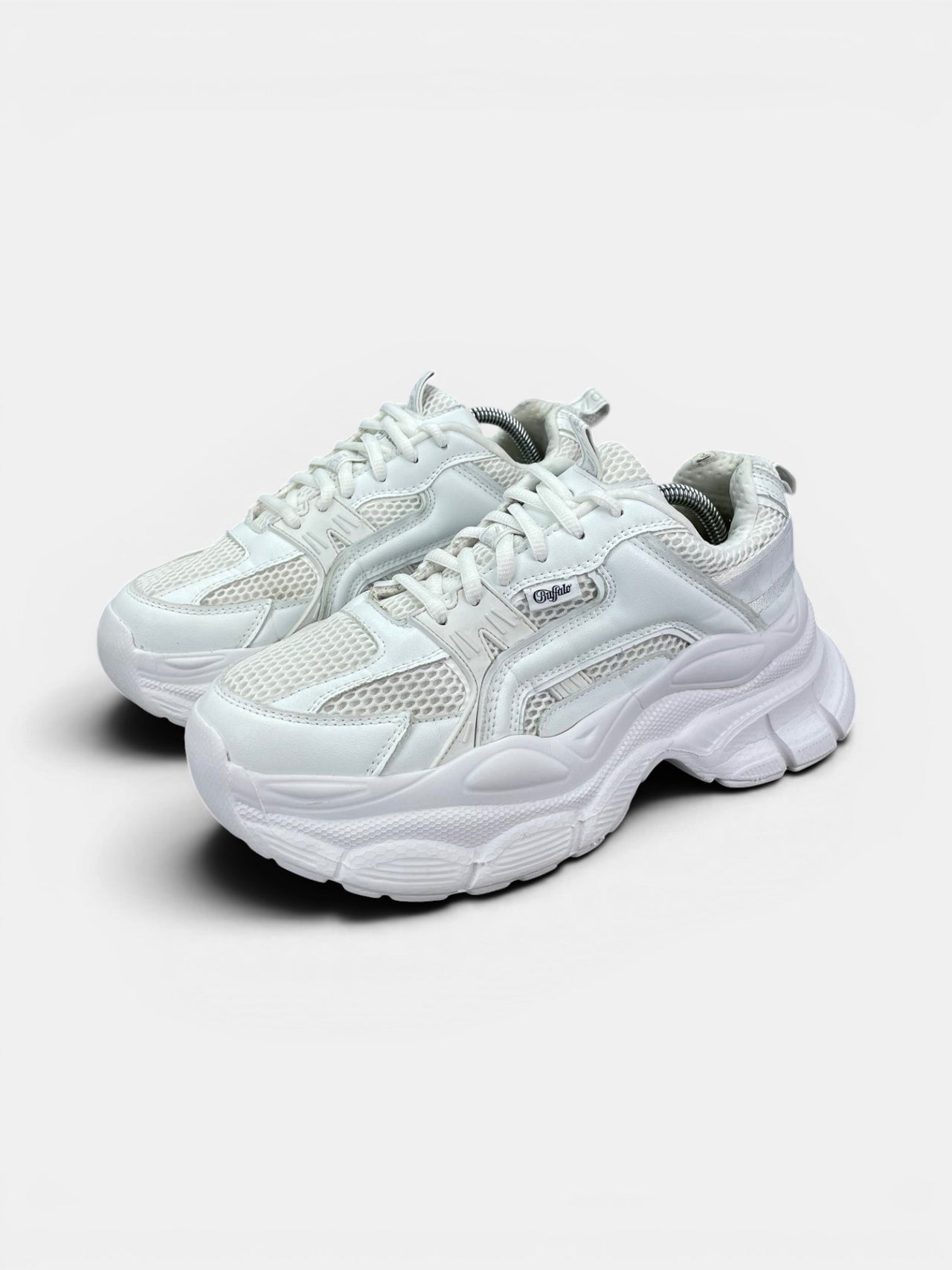 Buffalo Trainers — buty sportowe damskie w bardzo dobrym stanie rozmiar 38, widok z boku
