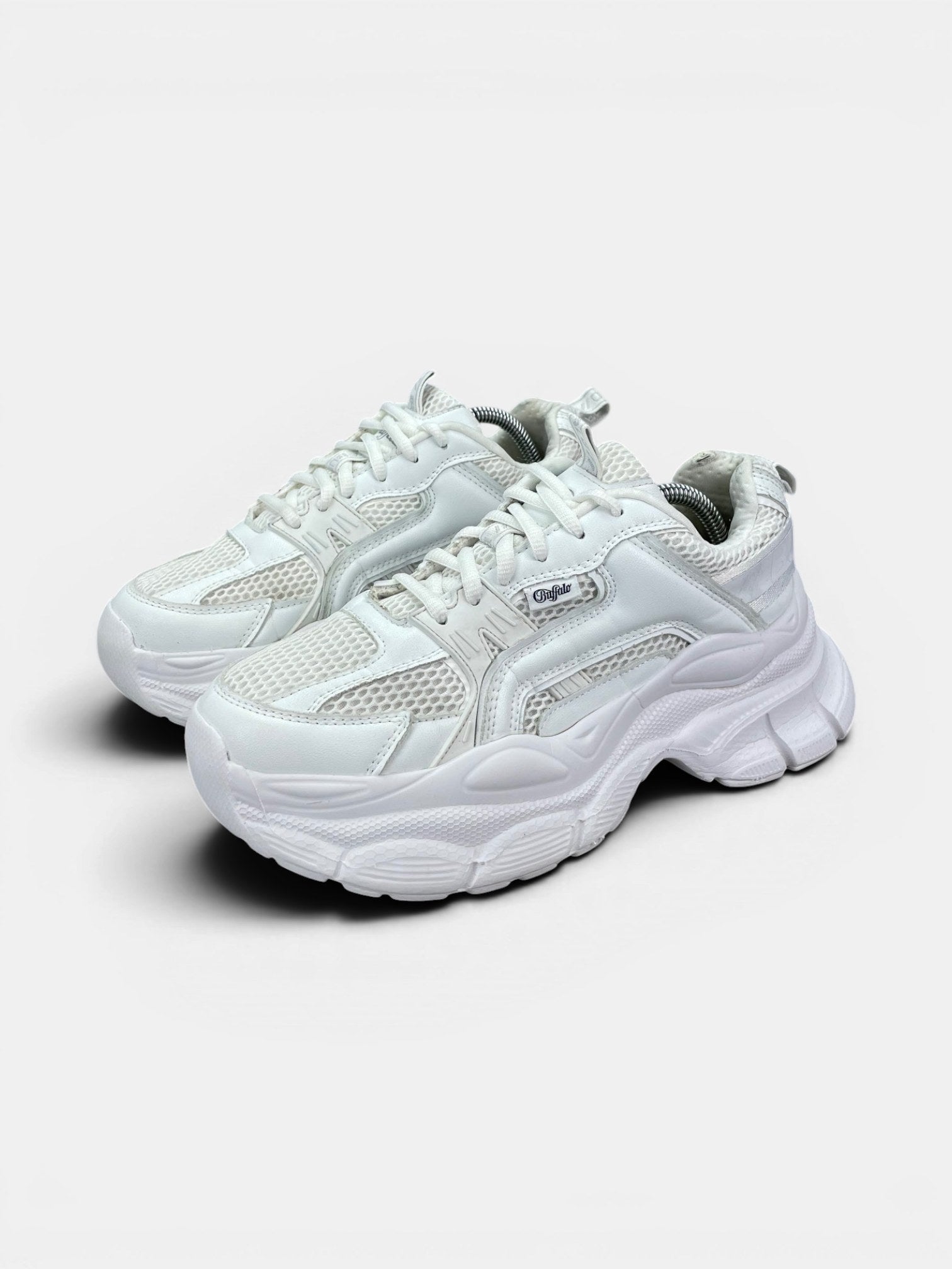 Buffalo Trainers — buty sportowe damskie w bardzo dobrym stanie rozmiar 38, widok z boku