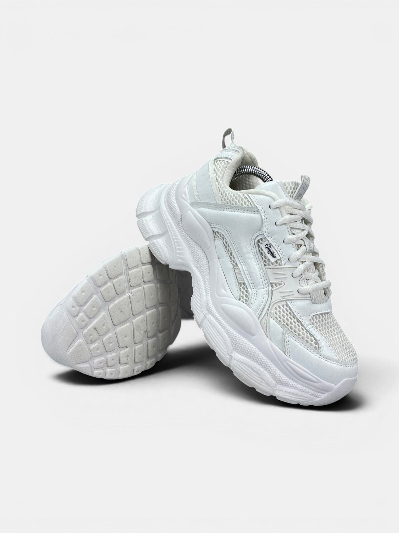Buffalo Trainers — buty sportowe damskie w bardzo dobrym stanie rozmiar 38, boczny profil