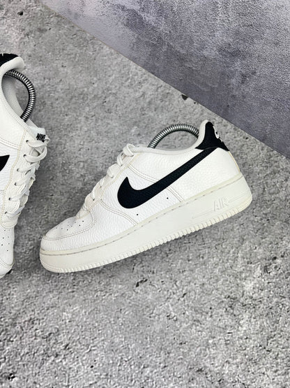 Nike Air Force 1 Low '07 White Black — buty sportowe męskie nowe rozmiar 40, zewnętrzny panel lewego buta