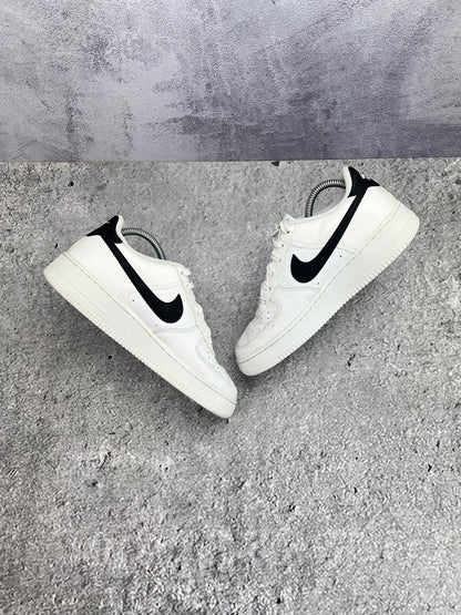 Nike Air Force 1 Low '07 White Black — buty sportowe męskie nowe rozmiar 40, widok z góry na wewnętrzną stronę butów