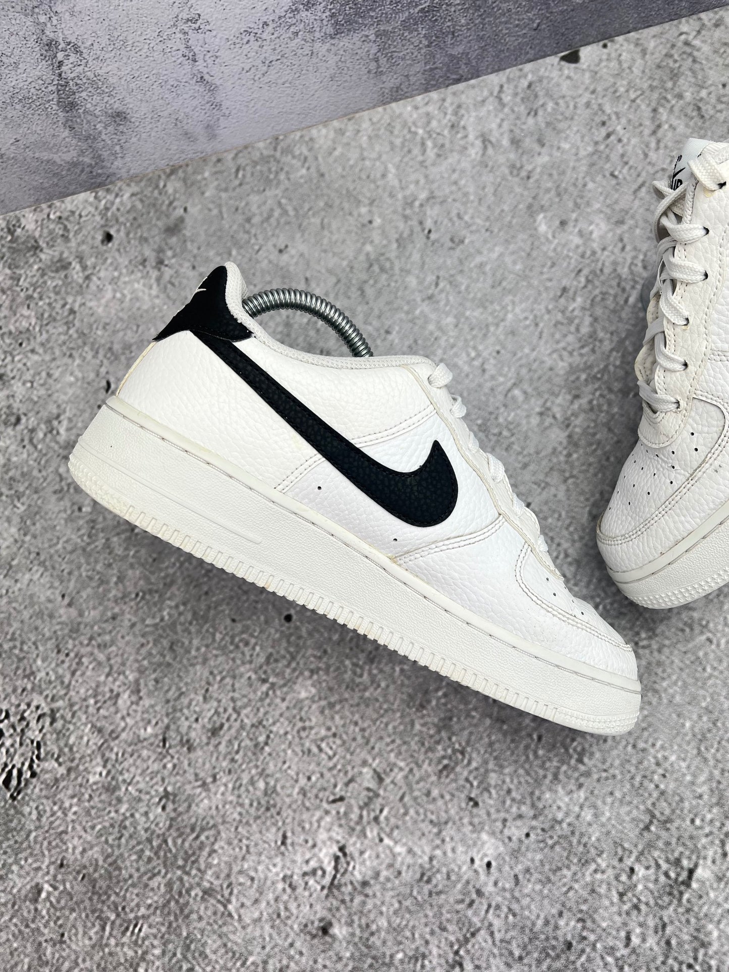 Nike Air Force 1 Low '07 White Black — buty sportowe męskie nowe rozmiar 40, wewnętrzny panel lewego buta