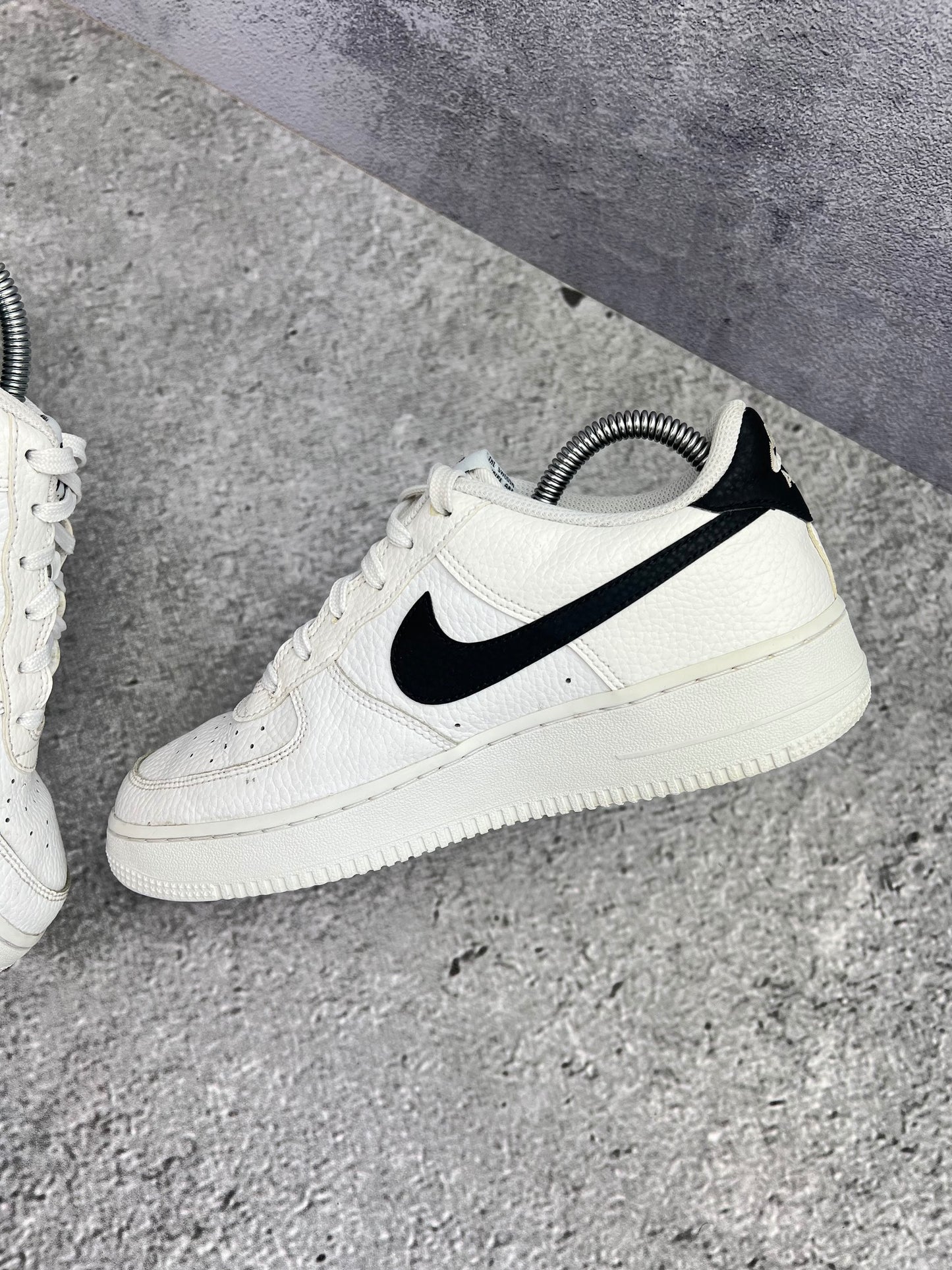 Nike Air Force 1 Low '07 White Black — buty sportowe męskie nowe rozmiar 40, wewnętrzny panel prawego buta