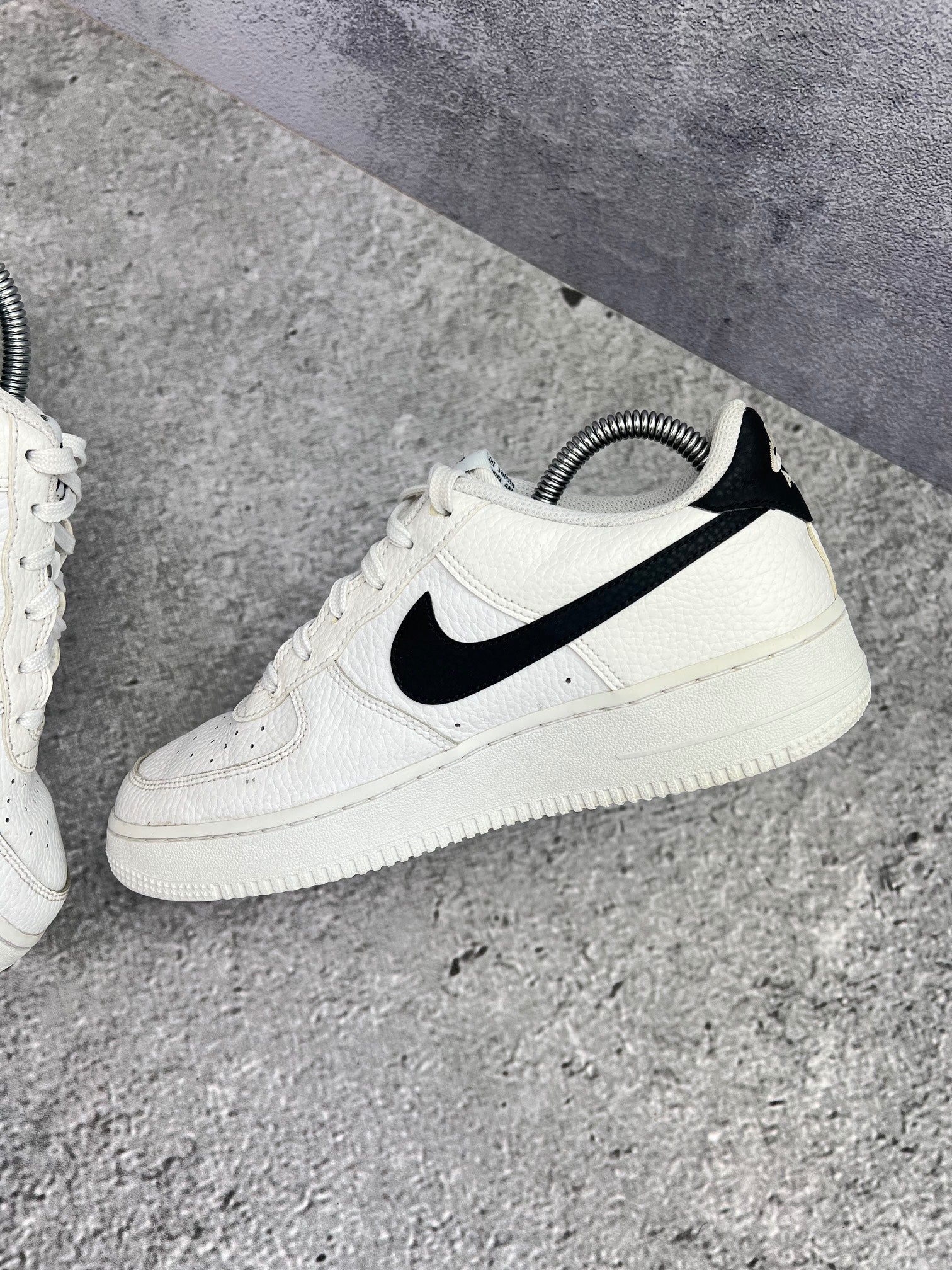 Nike Air Force 1 Low '07 White Black — buty sportowe męskie nowe rozmiar 40, wewnętrzny panel prawego buta