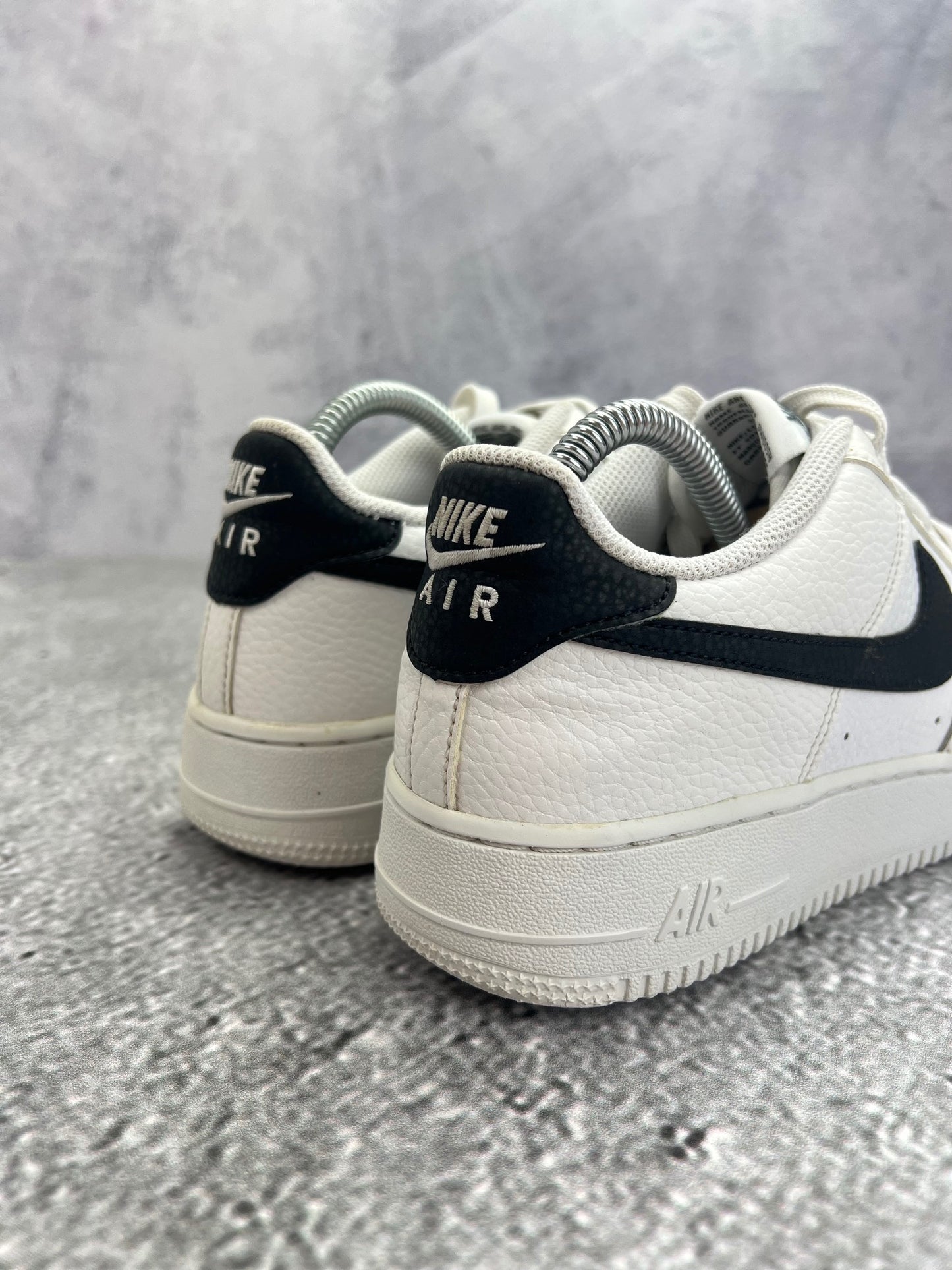 Nike Air Force 1 Low '07 White Black — buty sportowe męskie nowe rozmiar 40, widok z góry