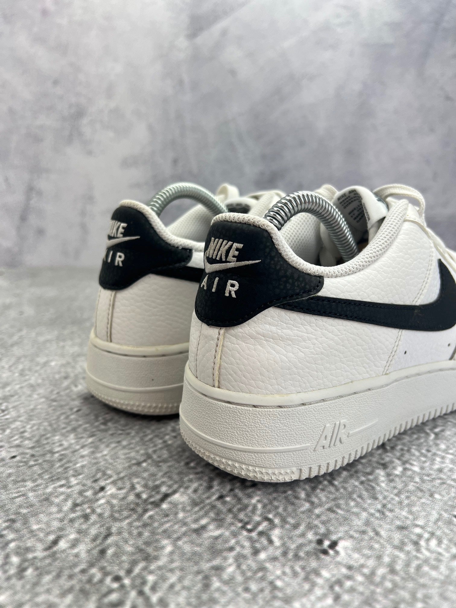 Nike Air Force 1 Low '07 White Black — buty sportowe męskie nowe rozmiar 40, widok z góry