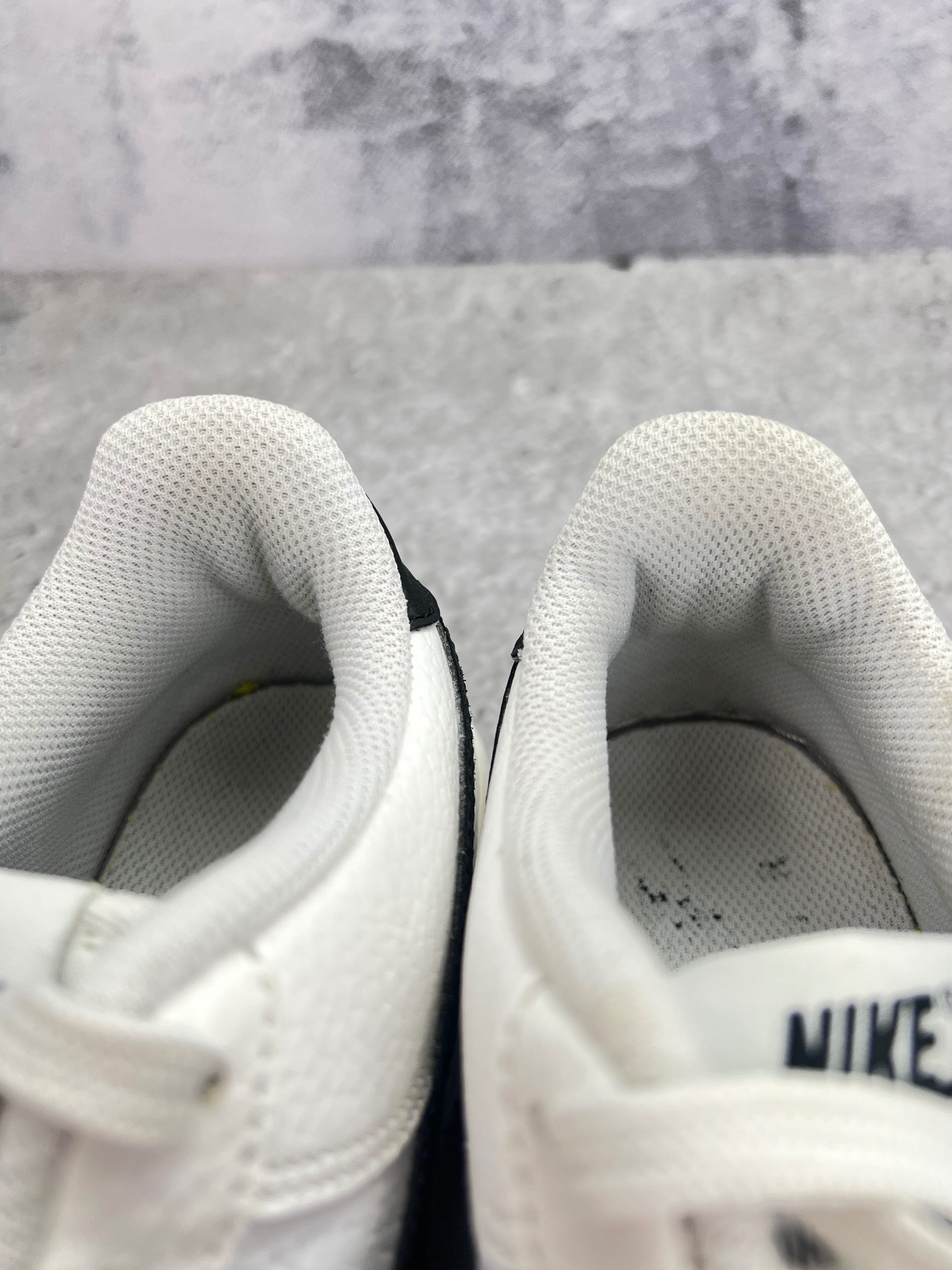 Nike Air Force 1 Low '07 White Black — buty sportowe męskie nowe rozmiar 40, zapiętki butów