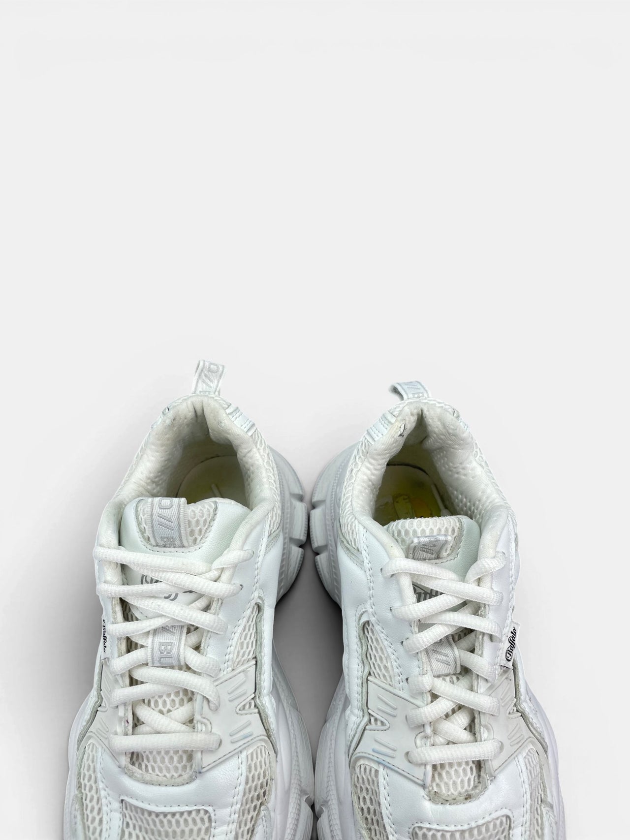 Buffalo Trainers — buty sportowe damskie w bardzo dobrym stanie rozmiar 38, zapiętki butów