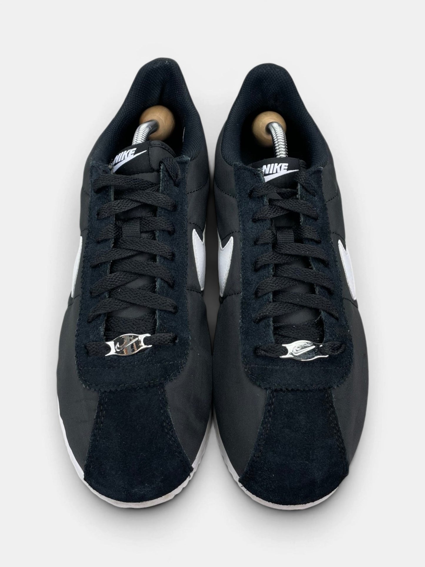 Nike Classic Cortez Black White — buty sportowe męskie w bardzo dobrym stanie rozmiar 42.5, widok z góry