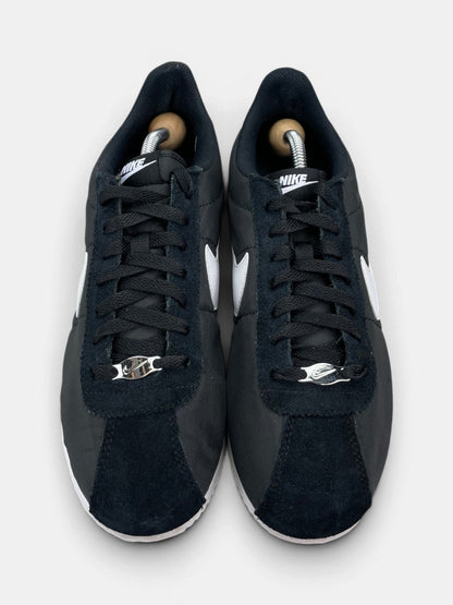 Nike Classic Cortez Black White — buty sportowe męskie w bardzo dobrym stanie rozmiar 42.5, widok z góry