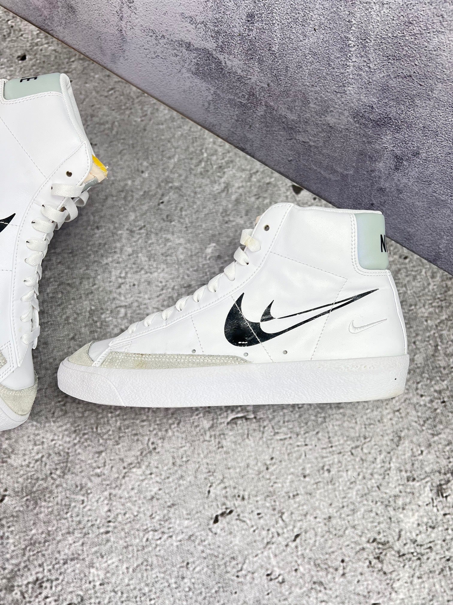 Nike Blazer Mid '77 Double Swoosh — buty sportowe męskie w bardzo dobrym stanie rozmiar 39, zewnętrzny panel lewego buta