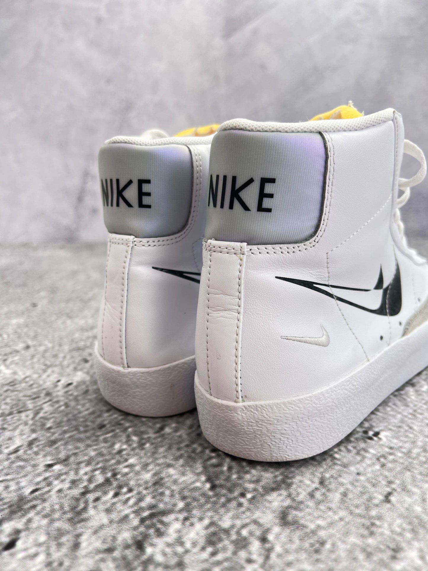 Nike Blazer Mid '77 Double Swoosh — buty sportowe męskie w bardzo dobrym stanie rozmiar 39, widok z góry