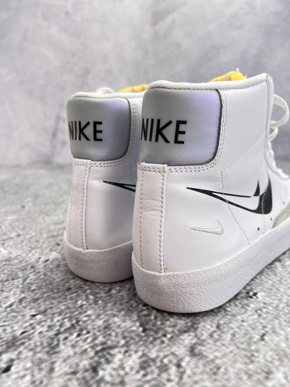 Nike Blazer Mid '77 Double Swoosh — buty sportowe męskie w bardzo dobrym stanie rozmiar 39, widok z góry