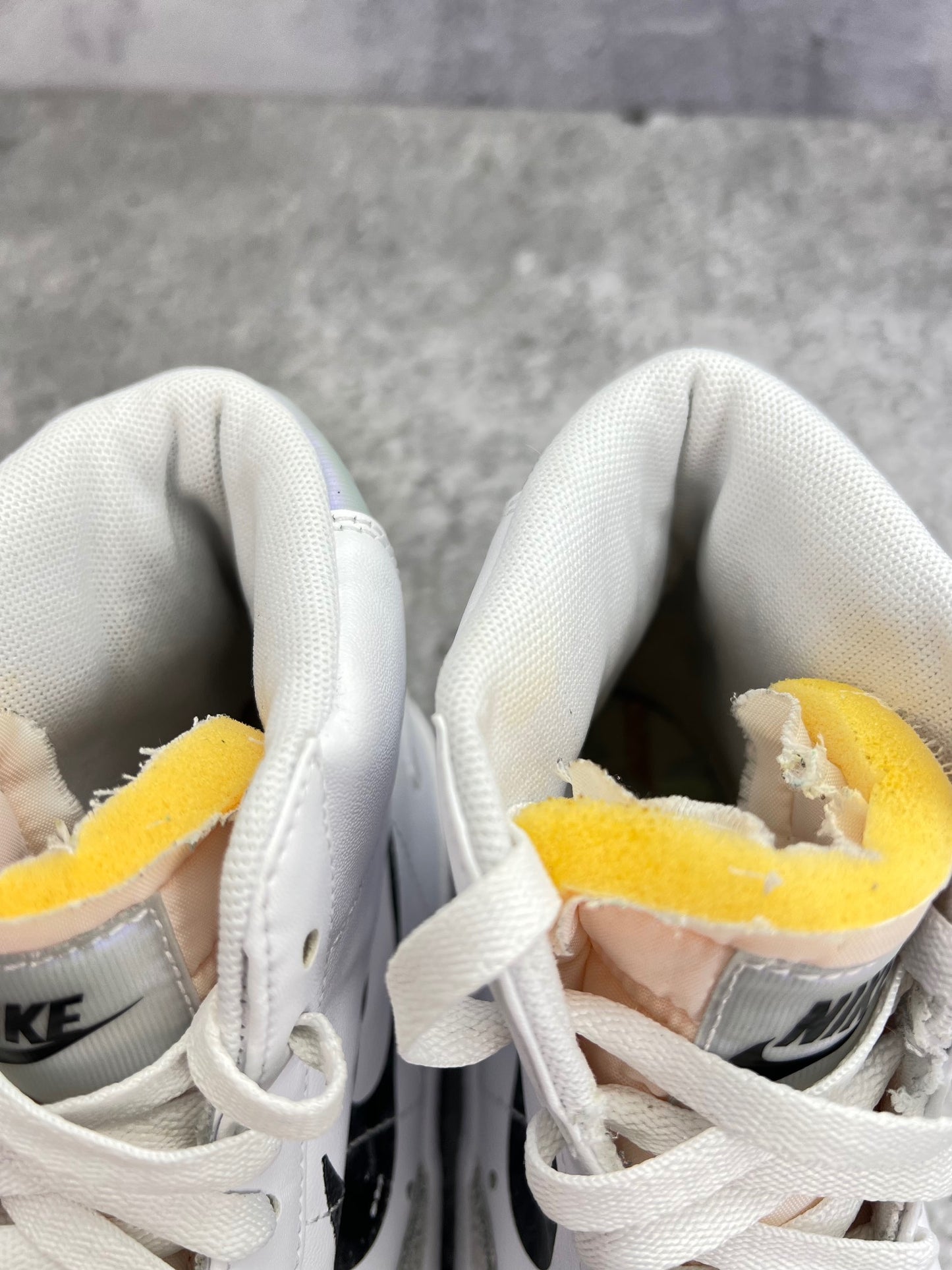 Nike Blazer Mid '77 Double Swoosh — buty sportowe męskie w bardzo dobrym stanie rozmiar 39, zapiętki butów