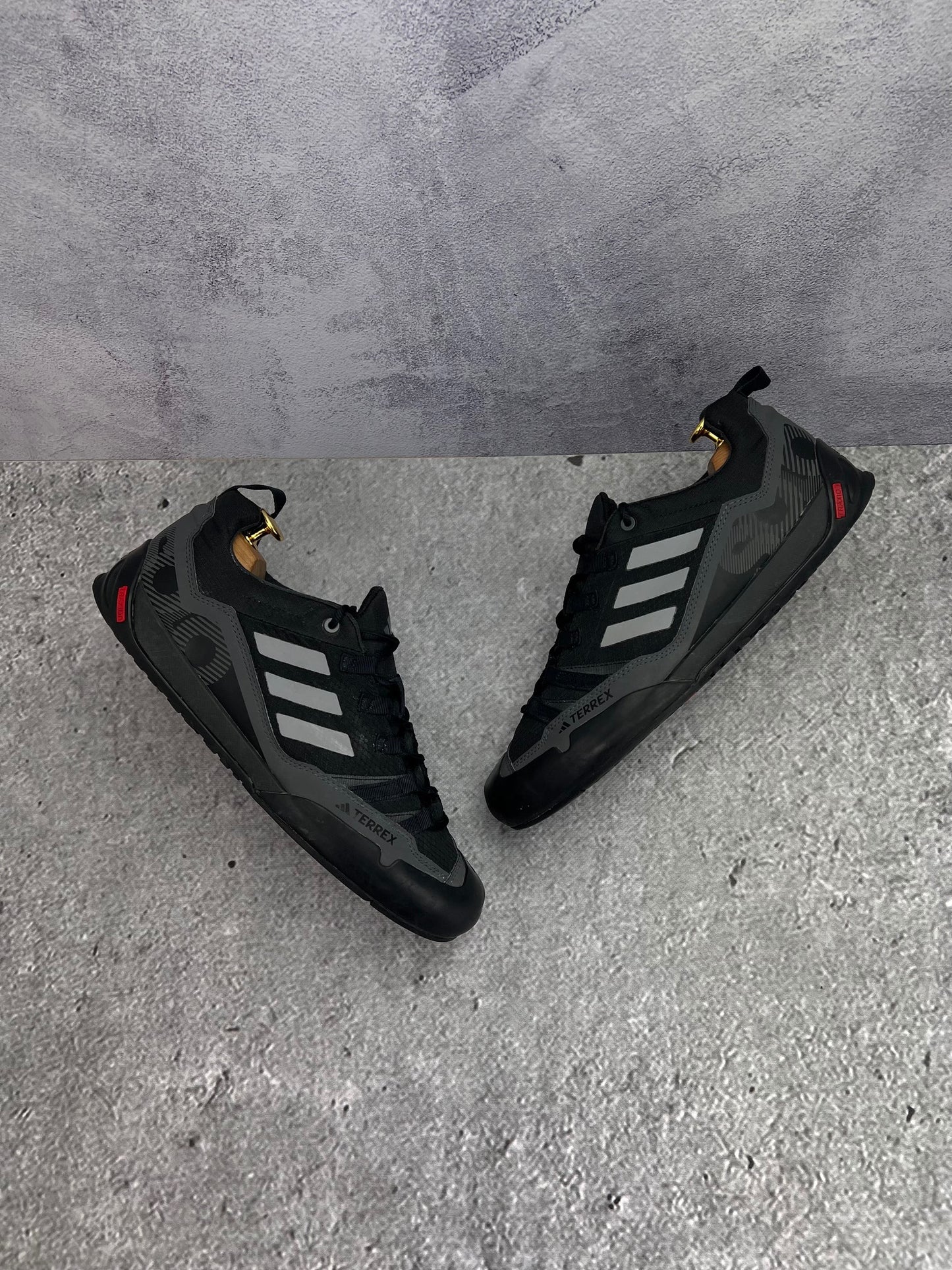 adidas Terrex Swift Solo 2.0 Core Black - buty sportowe, widok z góry na zewnętrzną stronę butów
